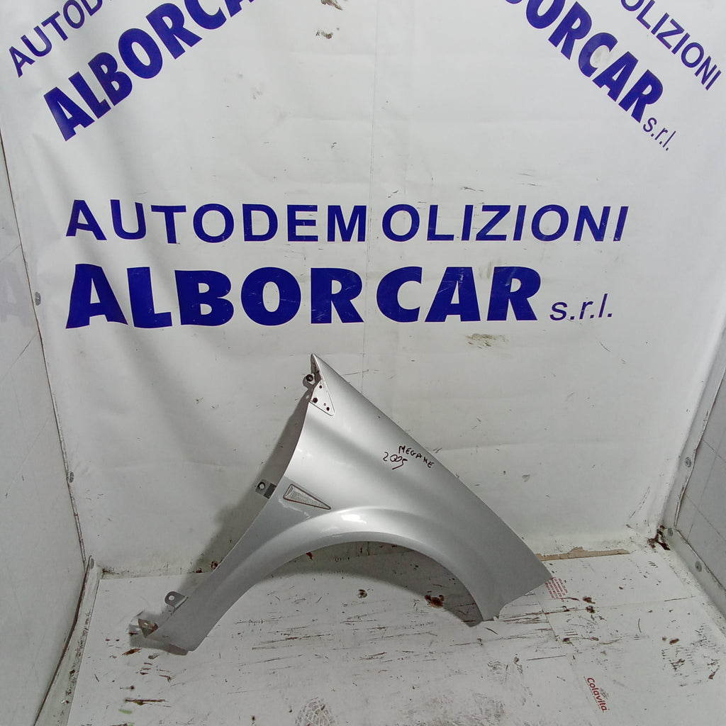 Guardabarros lateral delantero derecho Renault Megane año 2005
