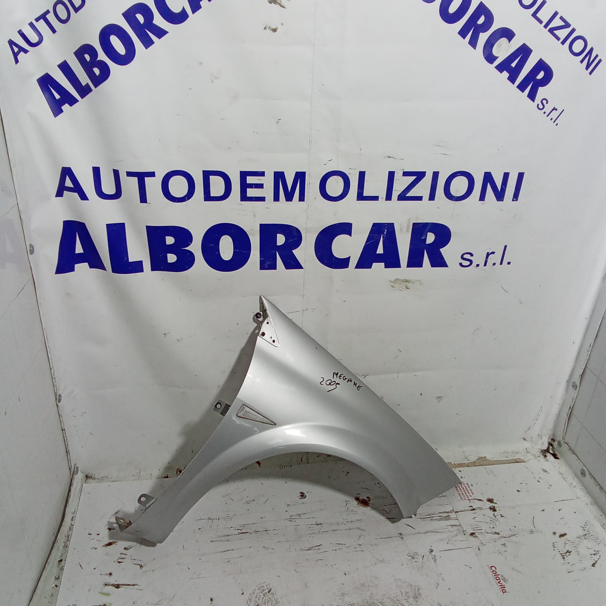 Guardabarros lateral delantero derecho Renault Megane año 2005