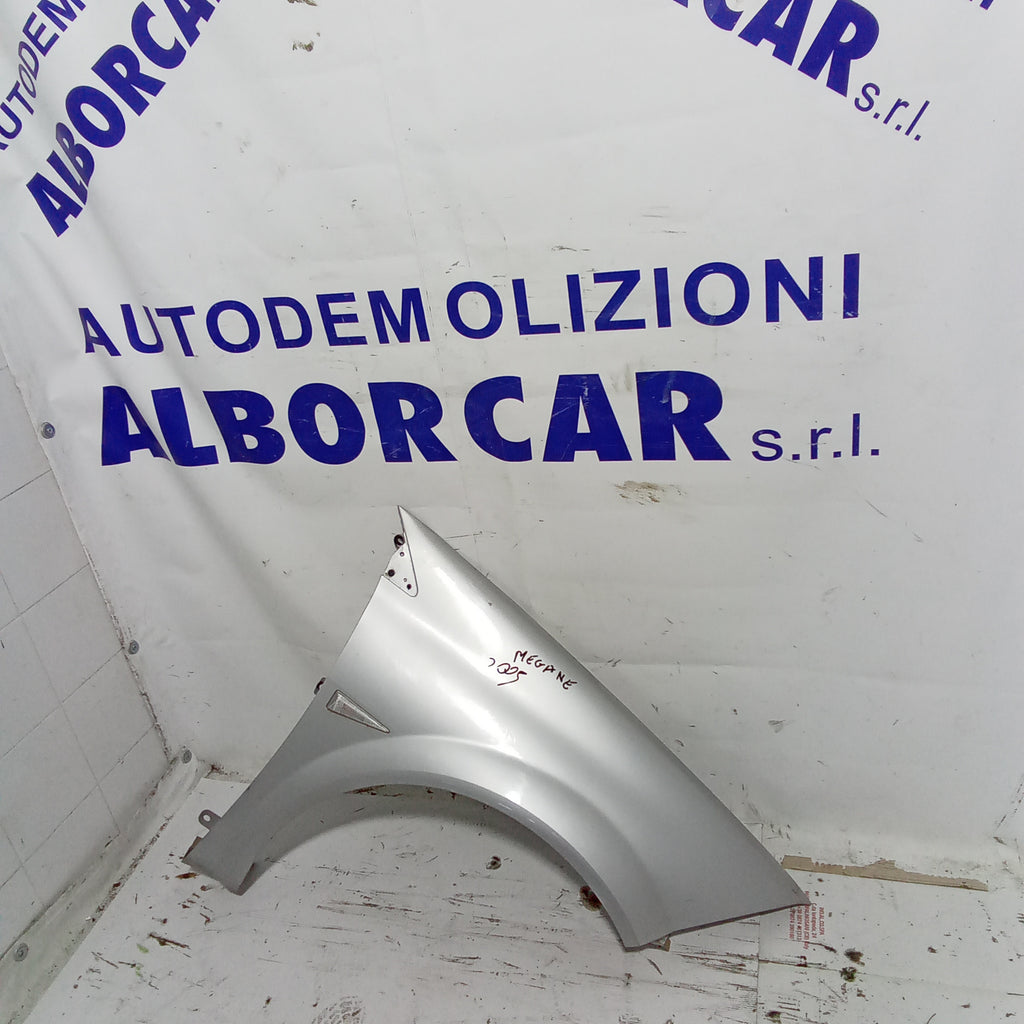 Guardabarros lateral delantero derecho Renault Megane año 2005