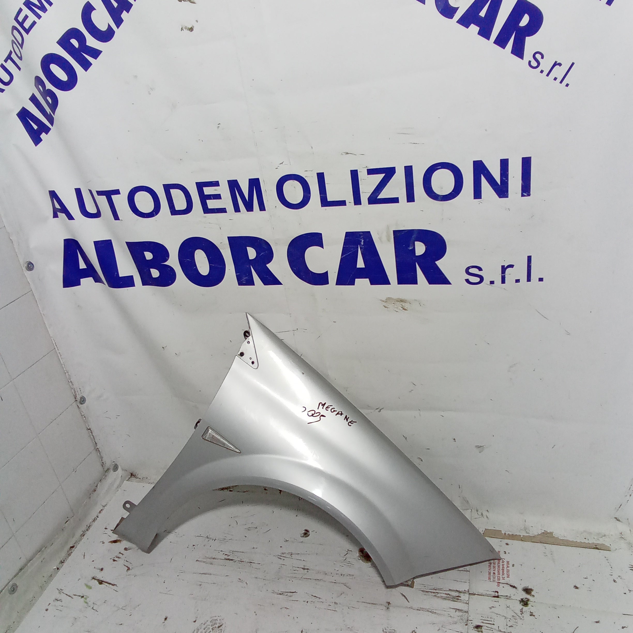 Guardabarros lateral delantero derecho Renault Megane año 2005