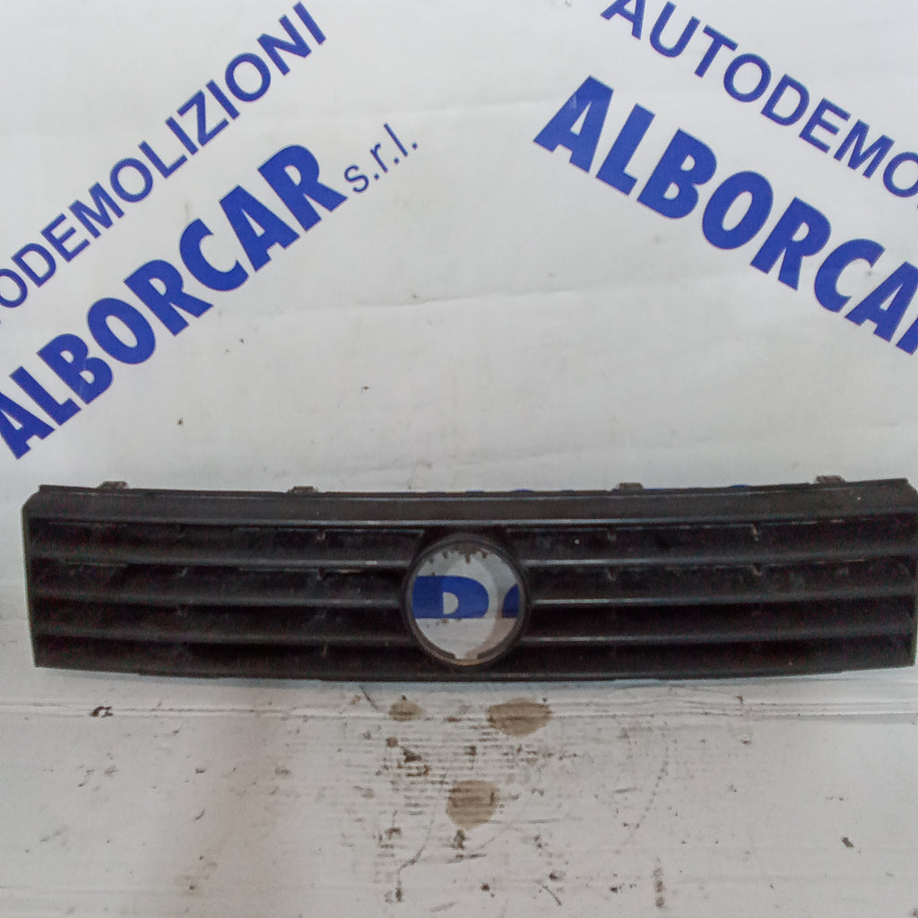 rejilla Volkswagen Polo 1.0 gasolina año 1991