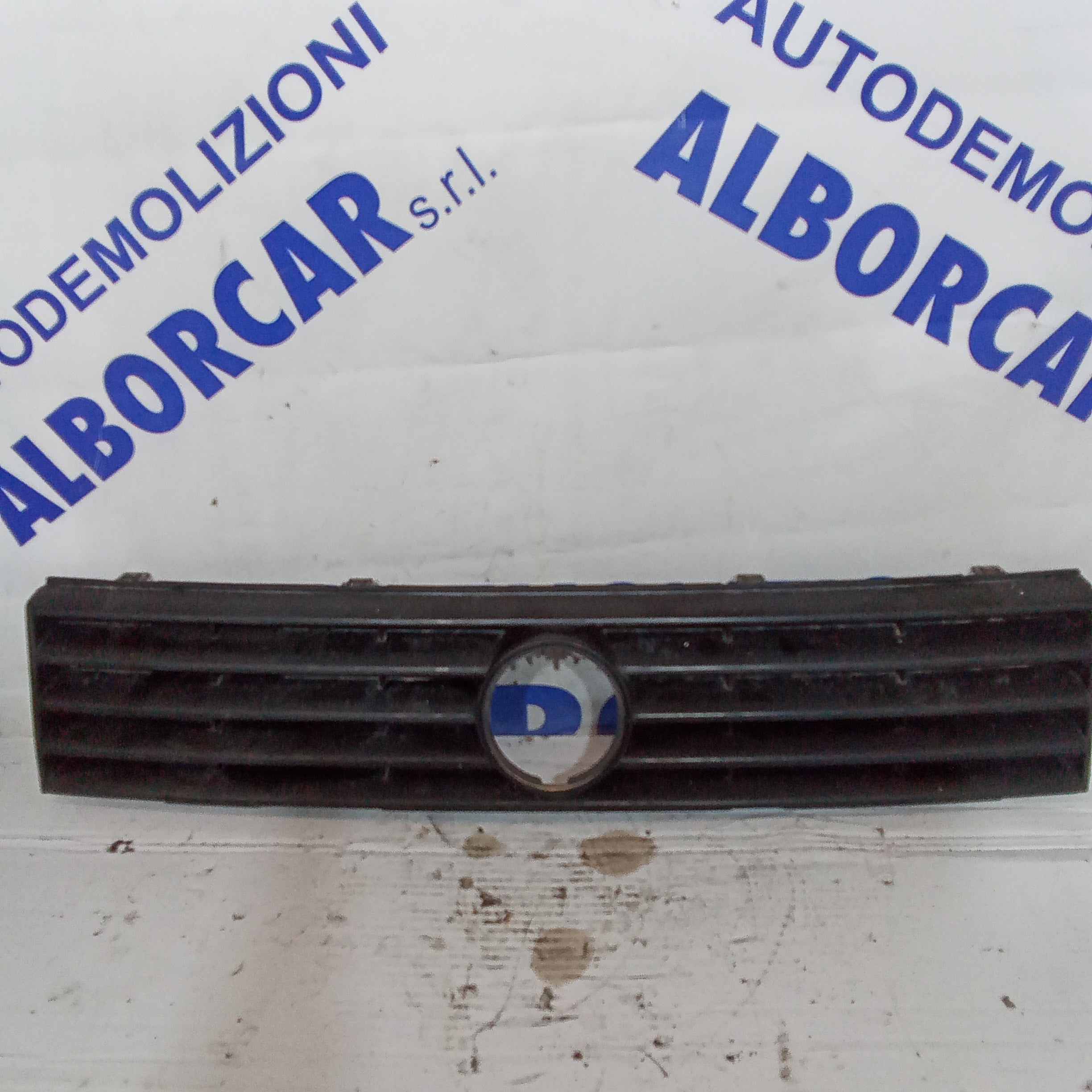 rejilla Volkswagen Polo 1.0 gasolina año 1991
