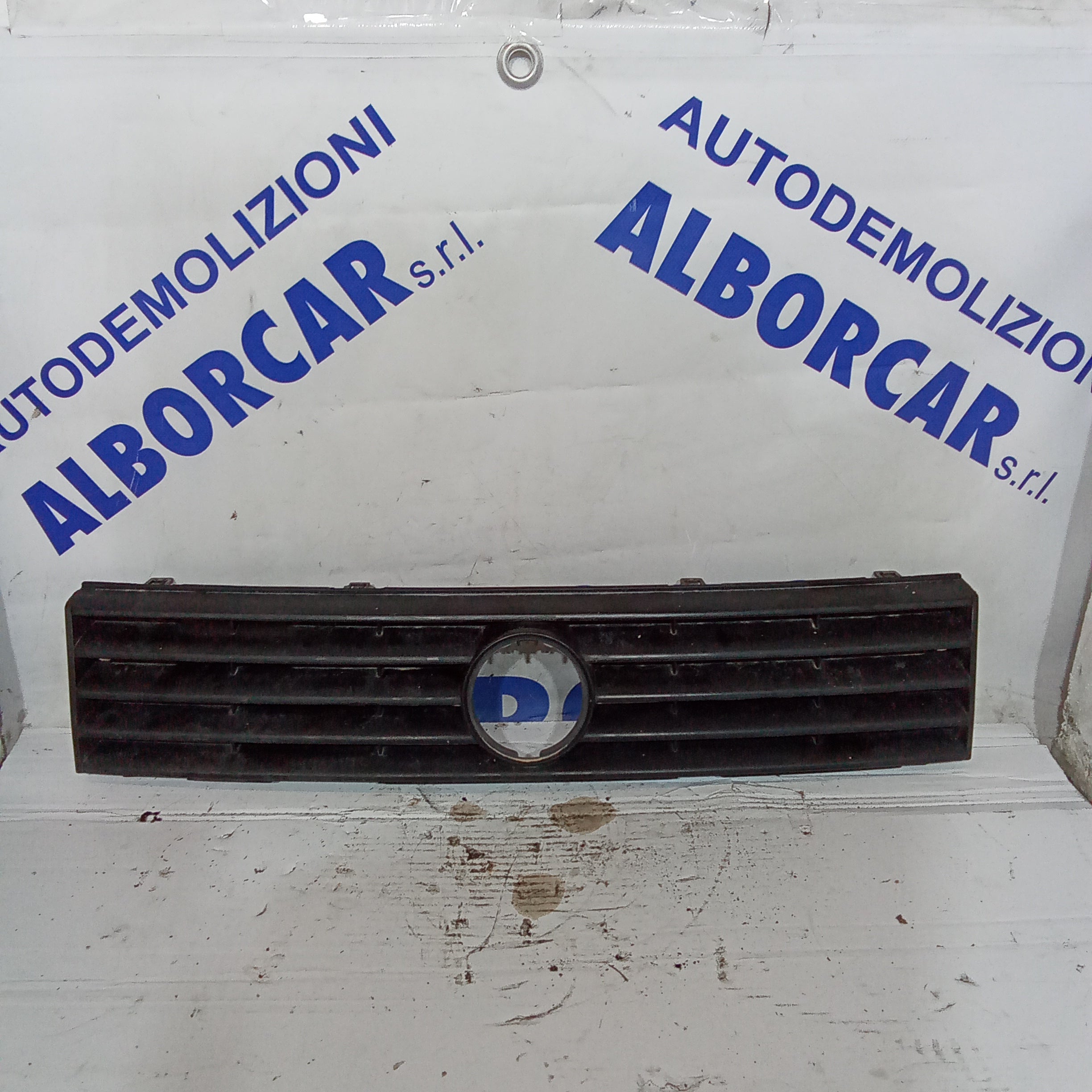 rejilla Volkswagen Polo 1.0 gasolina año 1991