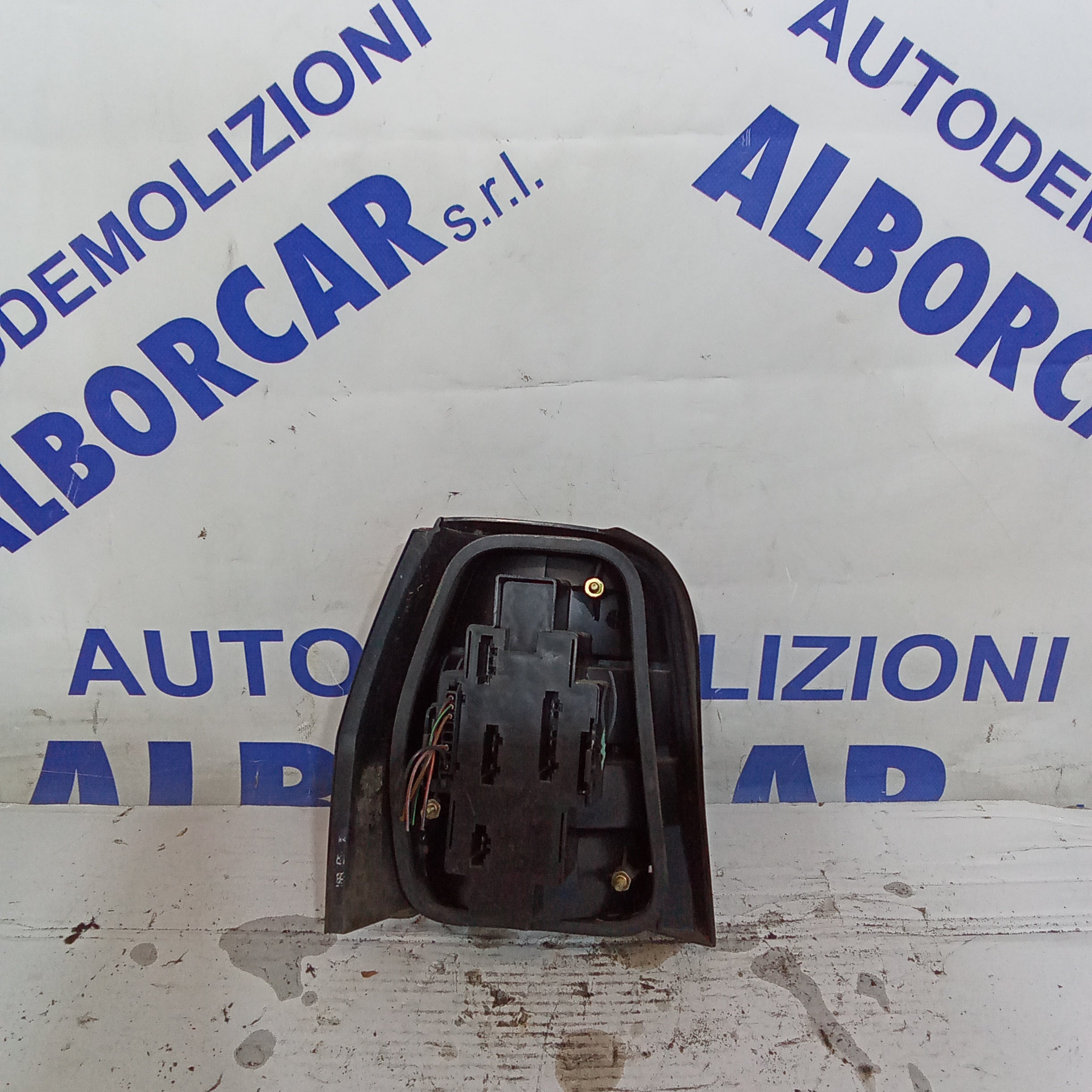 piloto trasero derecho Volkswagen Polo SW año 1991