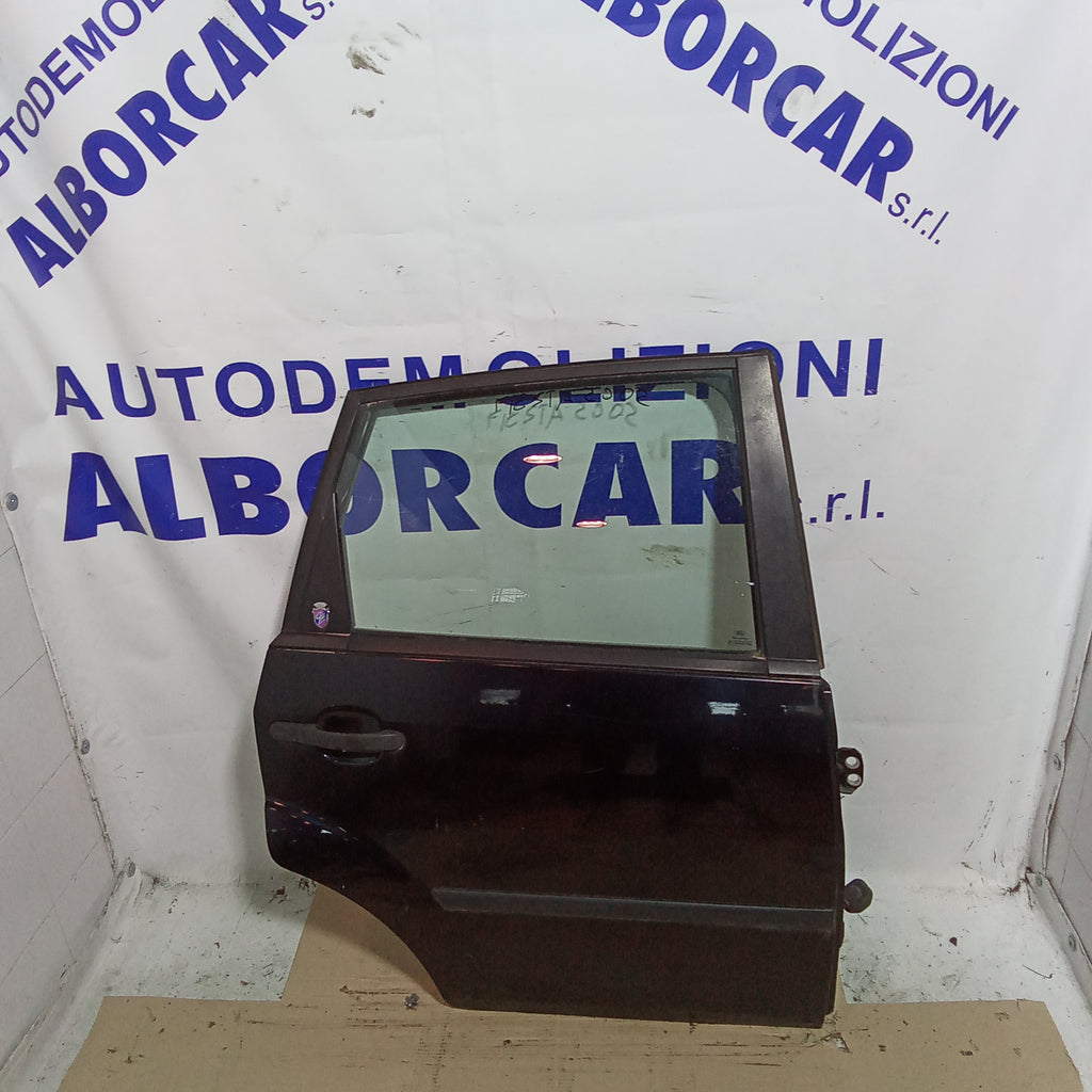 portón trasero derecho completo Ford Fiesta año 2002