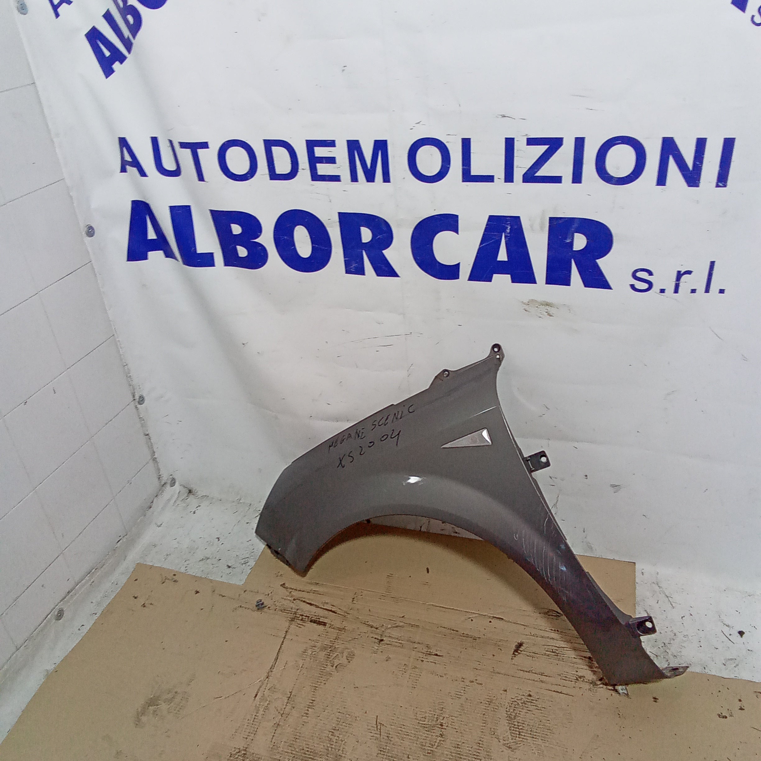Front left fender trim Renault Megane year 2004