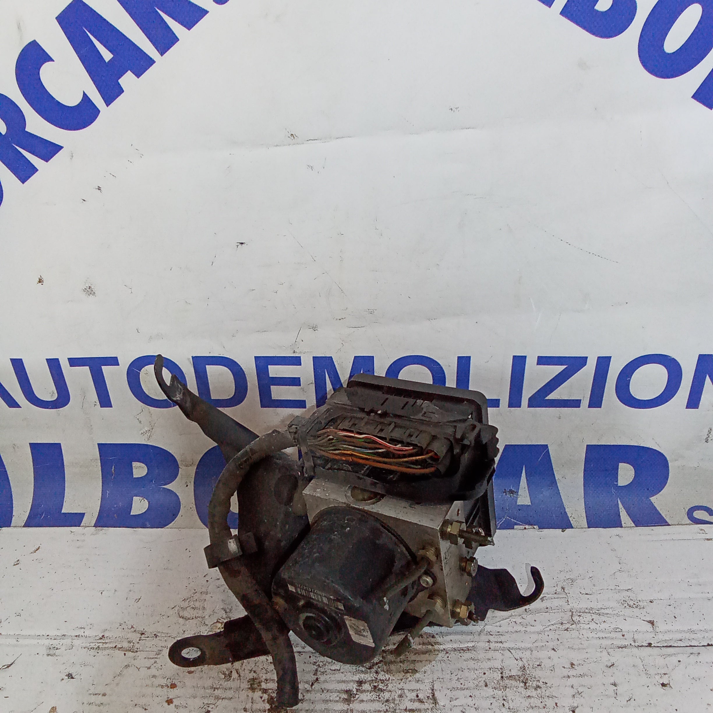 ABS pump control unit Ford Fiesta 1.2 petrol year 2002 code 100960