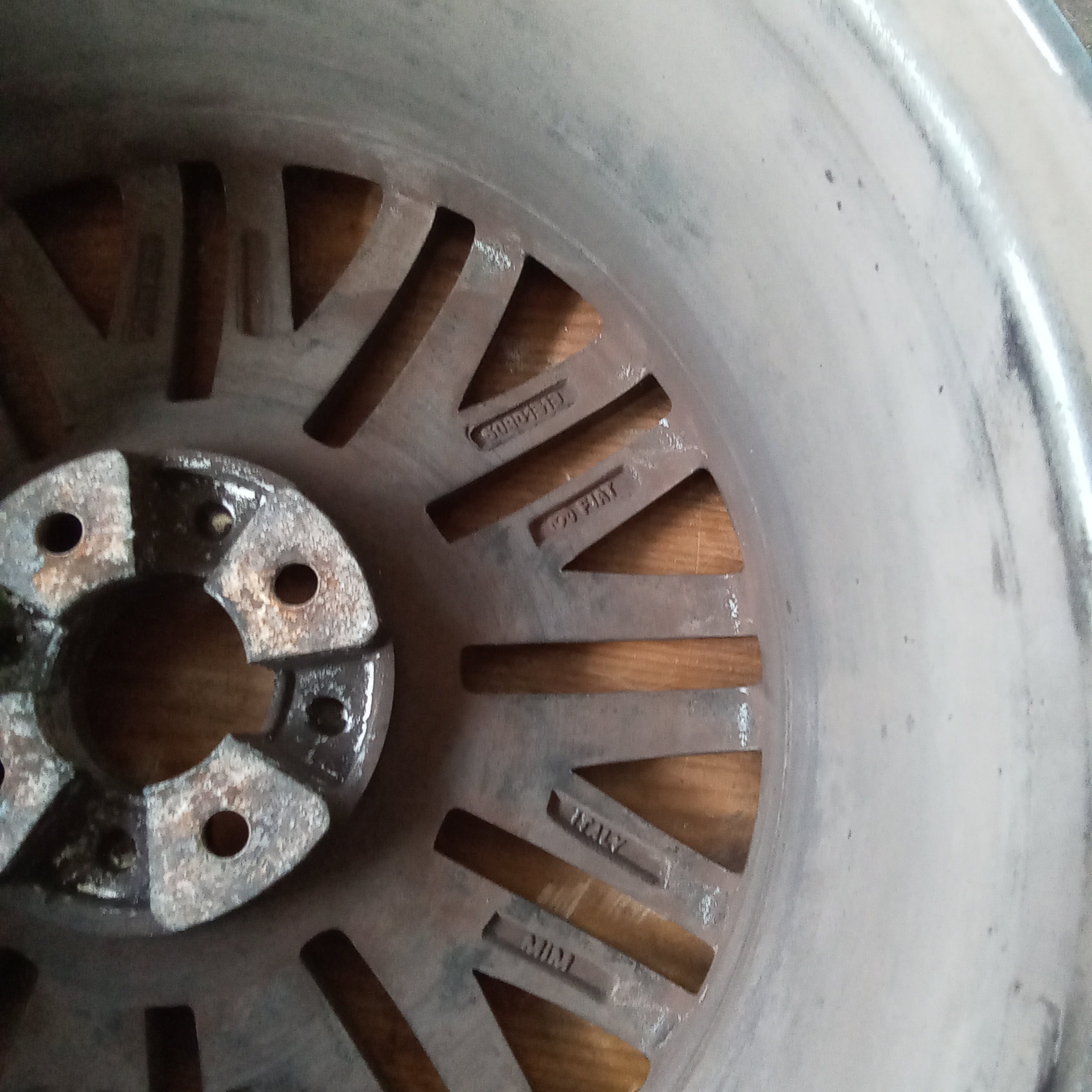 4 cerchi in lega 16 pollici anno 4 fori lancia musa 2008/2013 codice 50801313