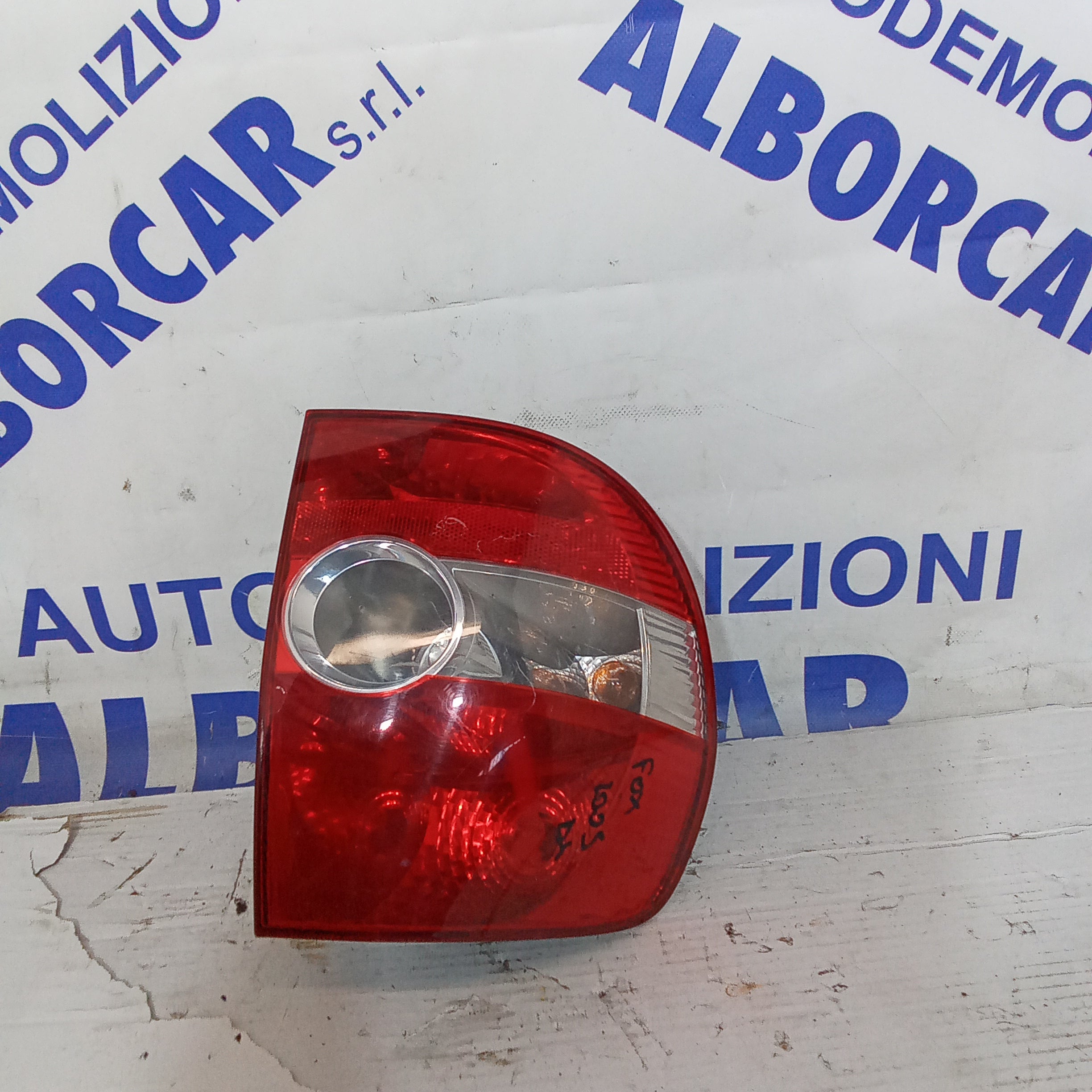 piloto trasero derecho Volkswagen Fox año 2005