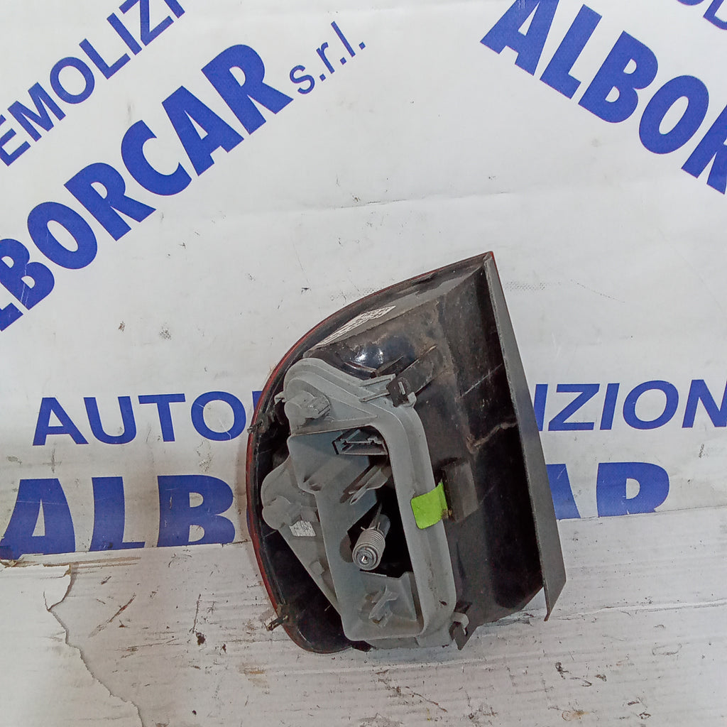 piloto trasero derecho Volkswagen Fox año 2005