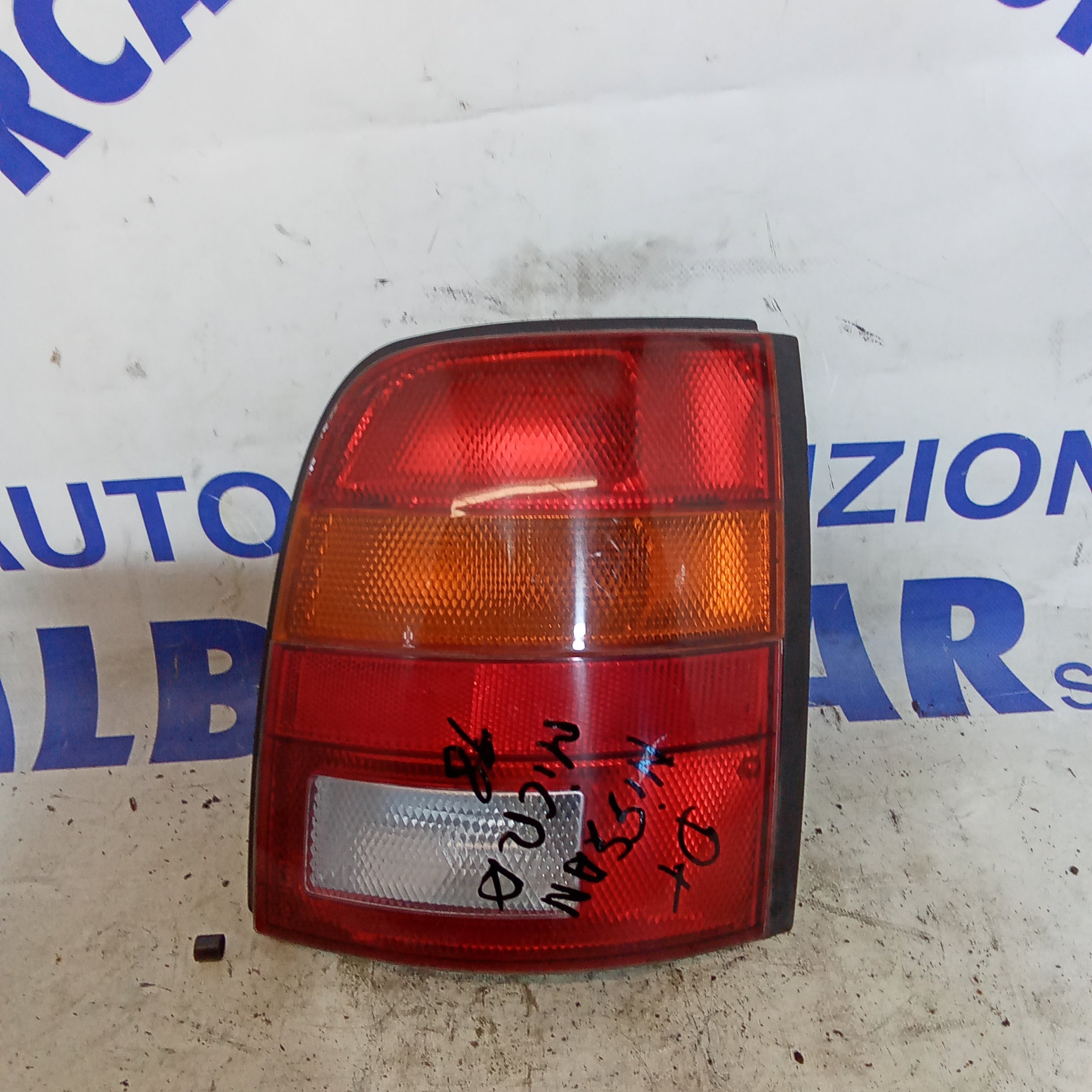 fanale stop posteriore destro nissan micra anno 1998