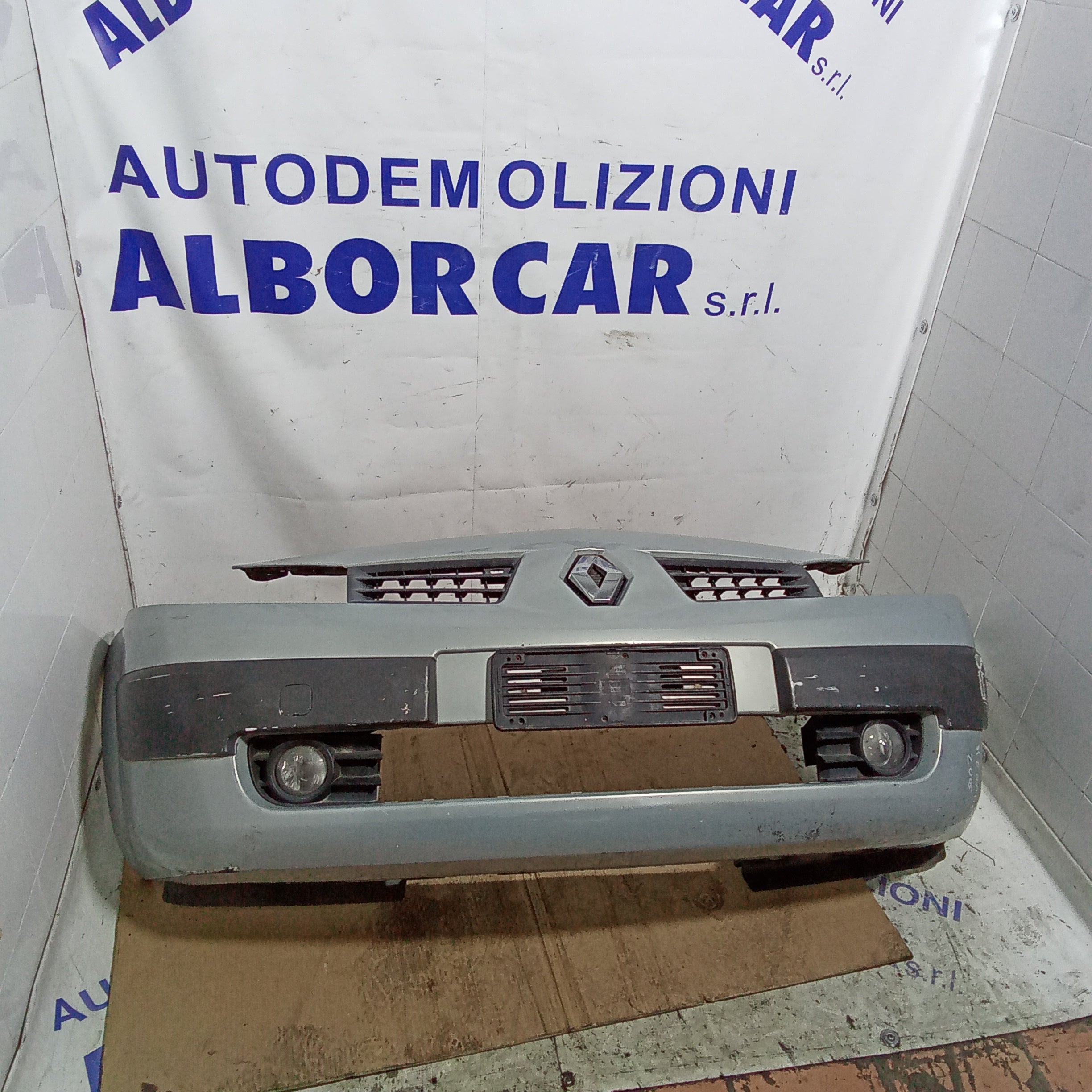 Front bumper Renault Megane year 2005