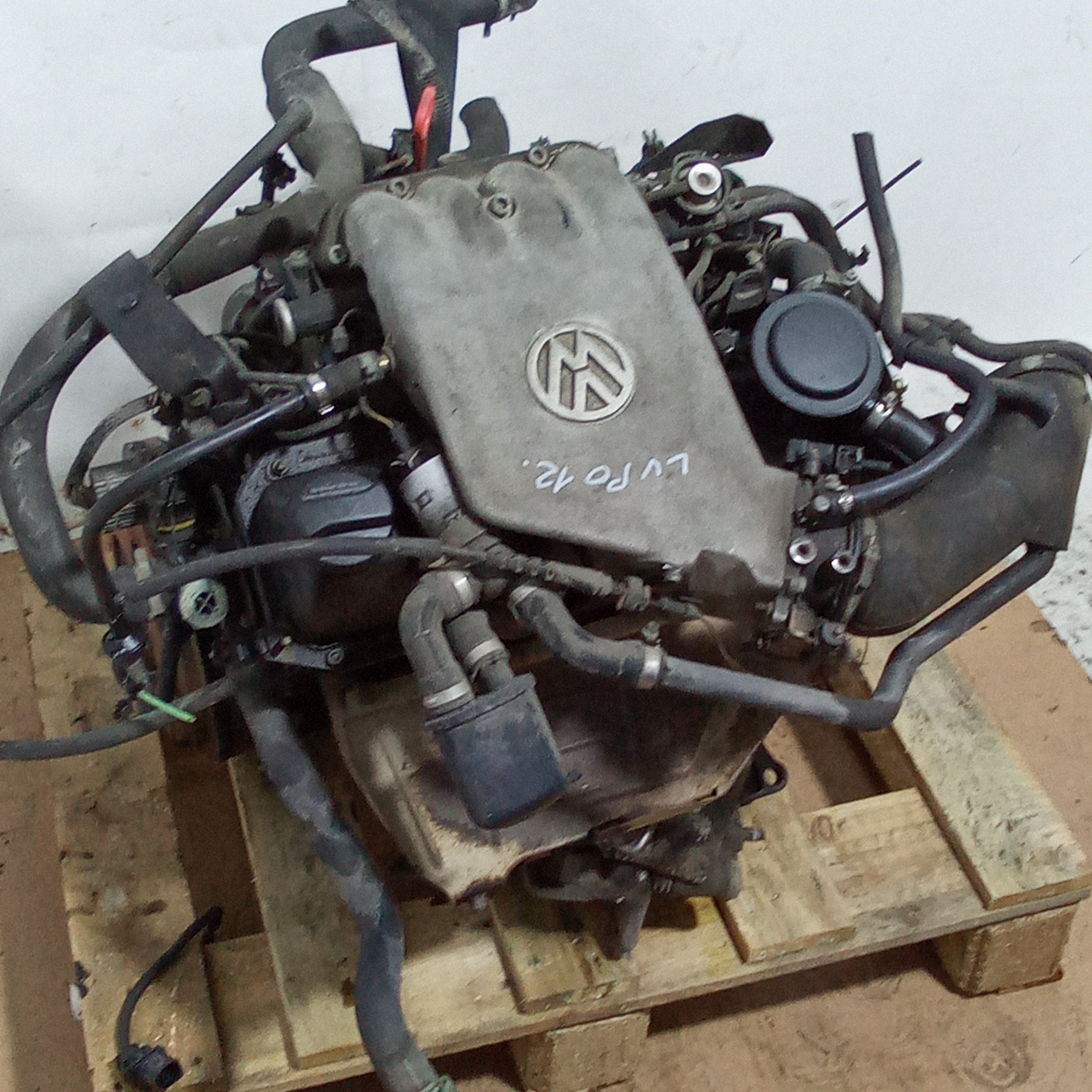 motor completo Volkswagen Golf 3 1.6 gasolina año 1998 kilómetros 120000 código motor AEK