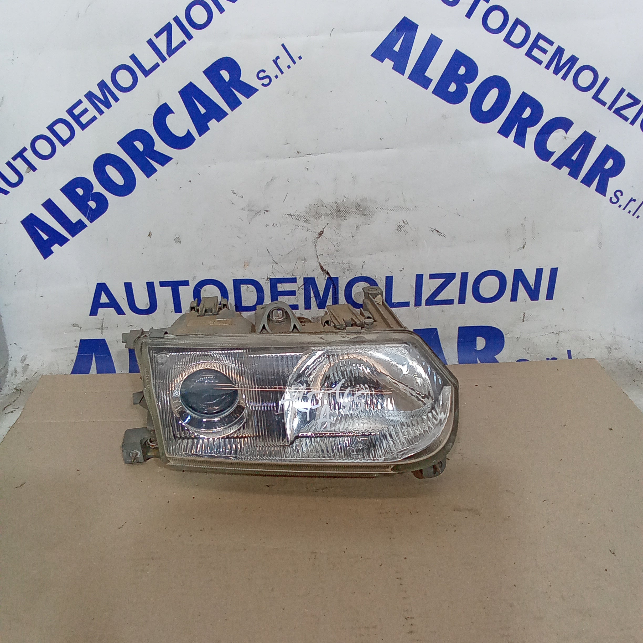 Alfa Romeo 145 1996 right front headlight