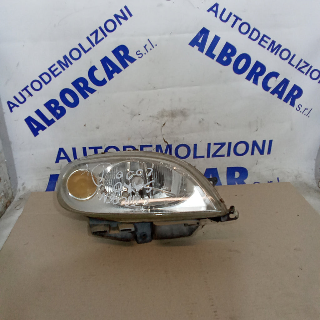 Citroen Saxo 2000 right front headlamp