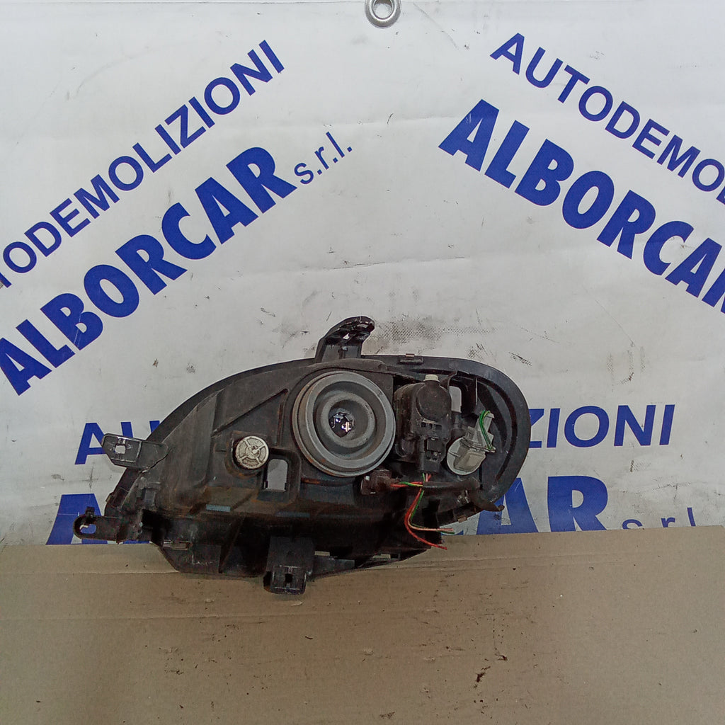 Citroen Saxo 2000 right front headlamp
