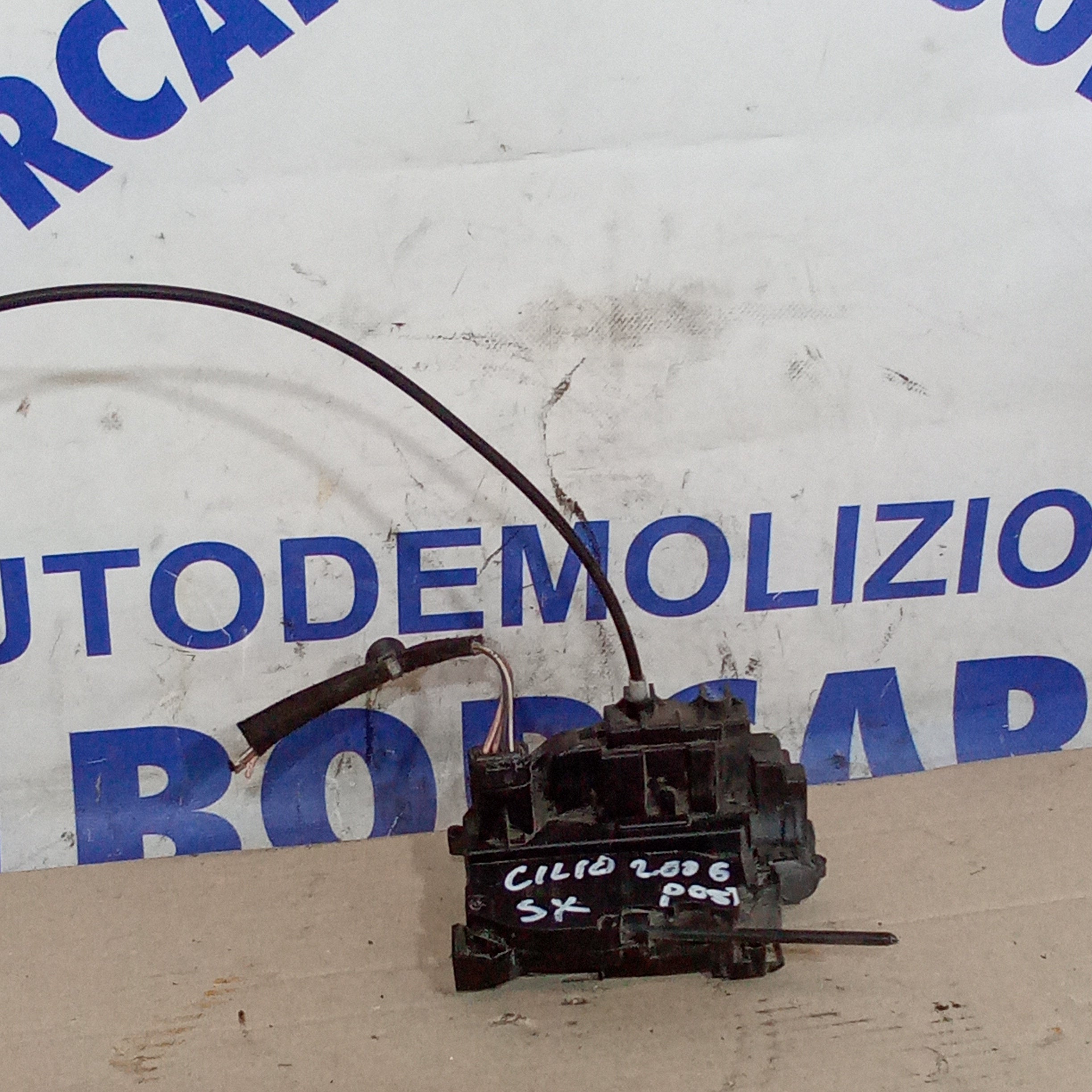 Renault Clio 2006 rear left door lock