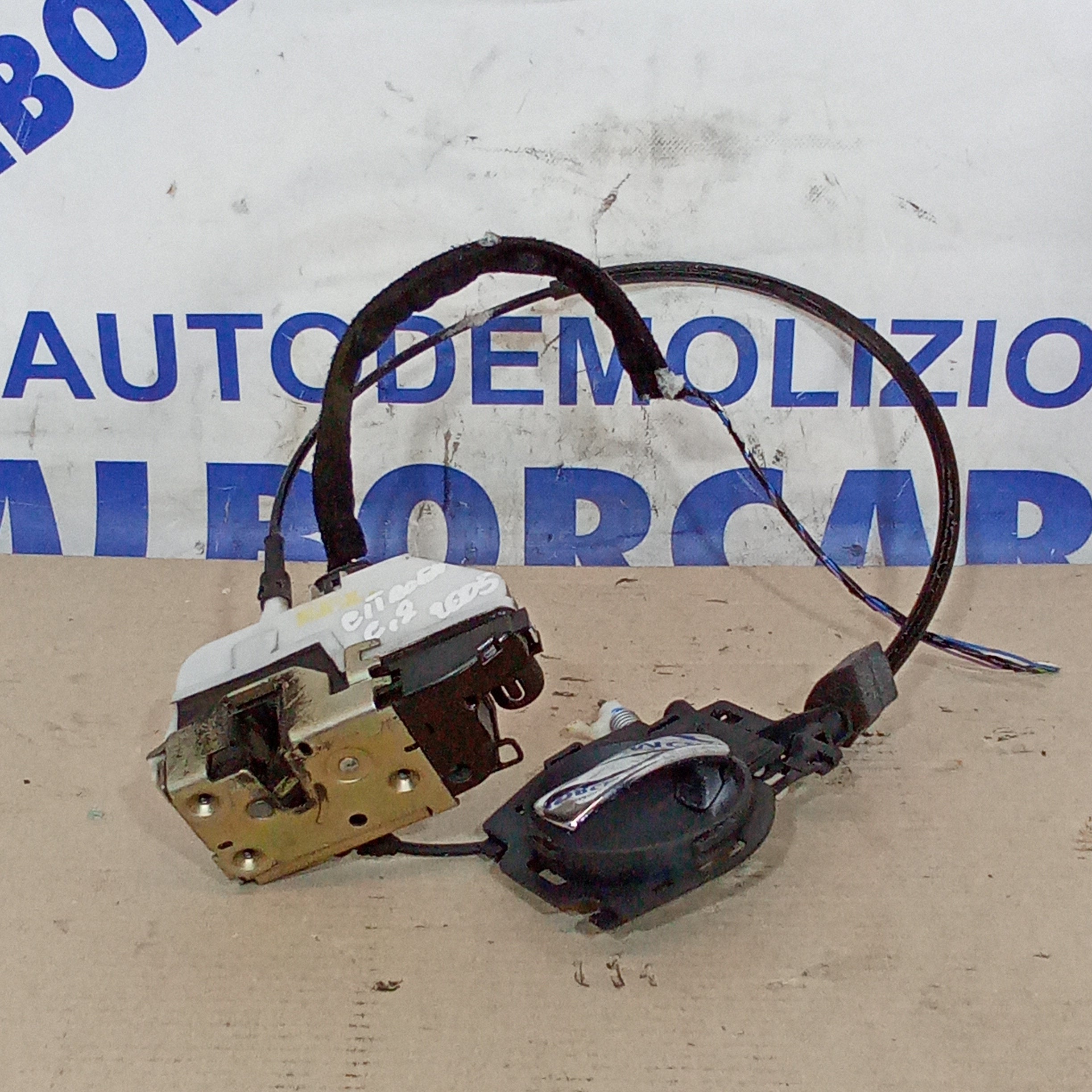Complete front right door lock Citroen C2 year 2005