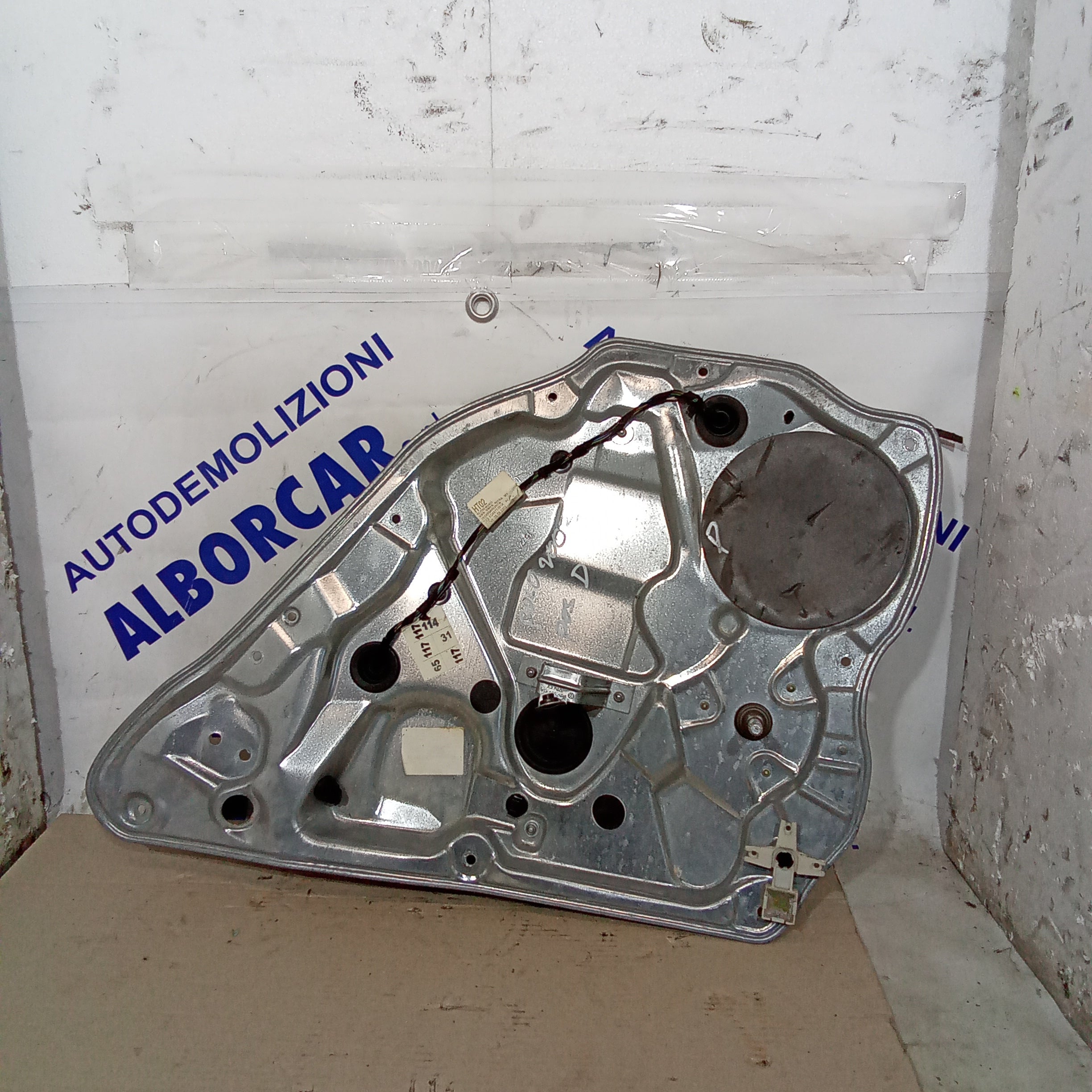 Motorino alzavetri posteriore destro volkswagen polo anno 2003