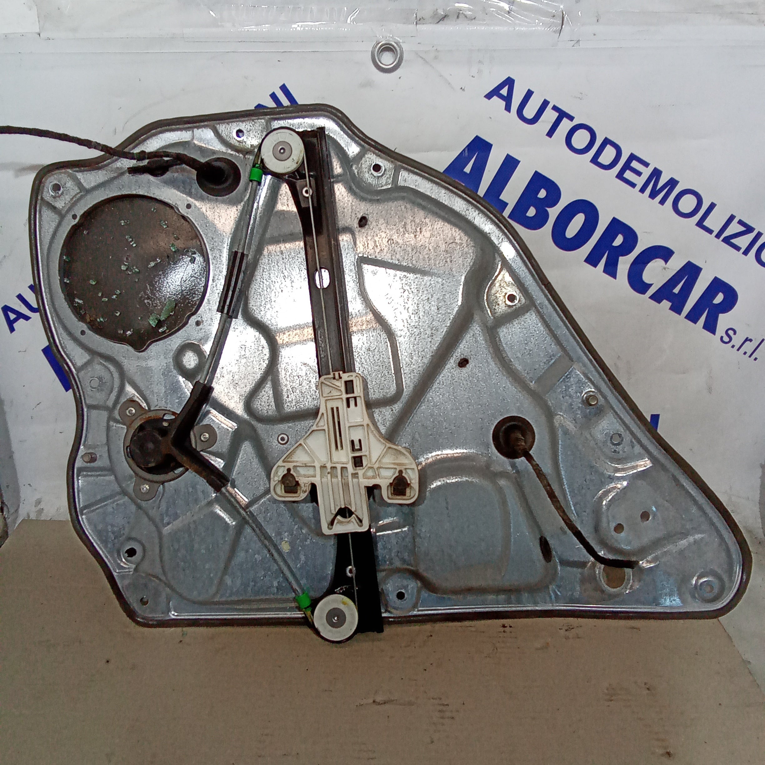 Motorino alzavetri posteriore destro volkswagen polo anno 2003
