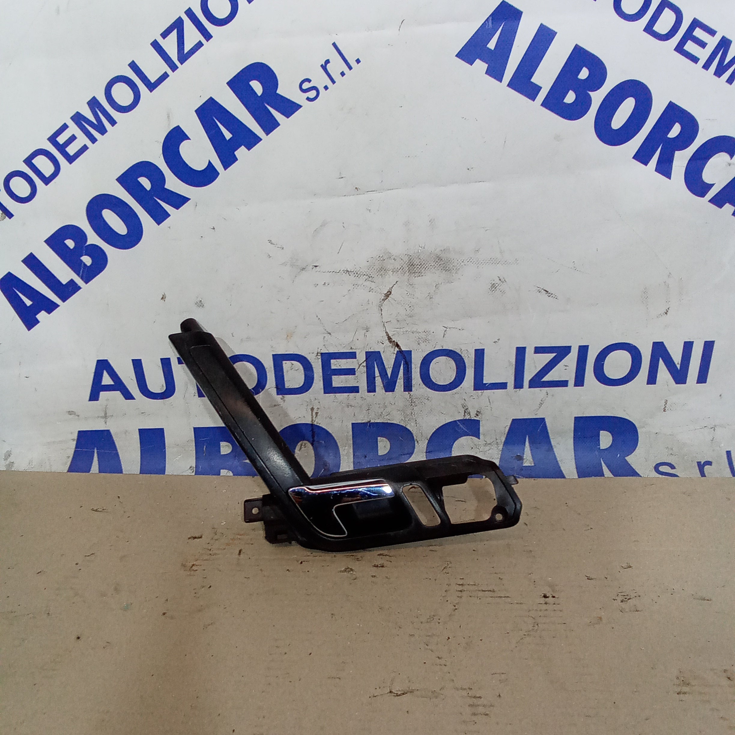 Right front interior door handle Volkswagen Polo year 2003