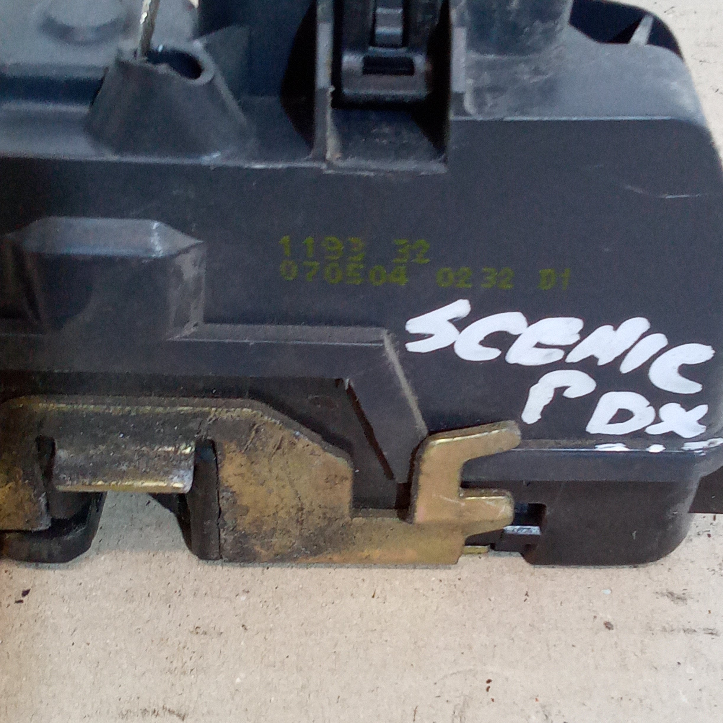 Renault Scenic 2003 right rear door lock