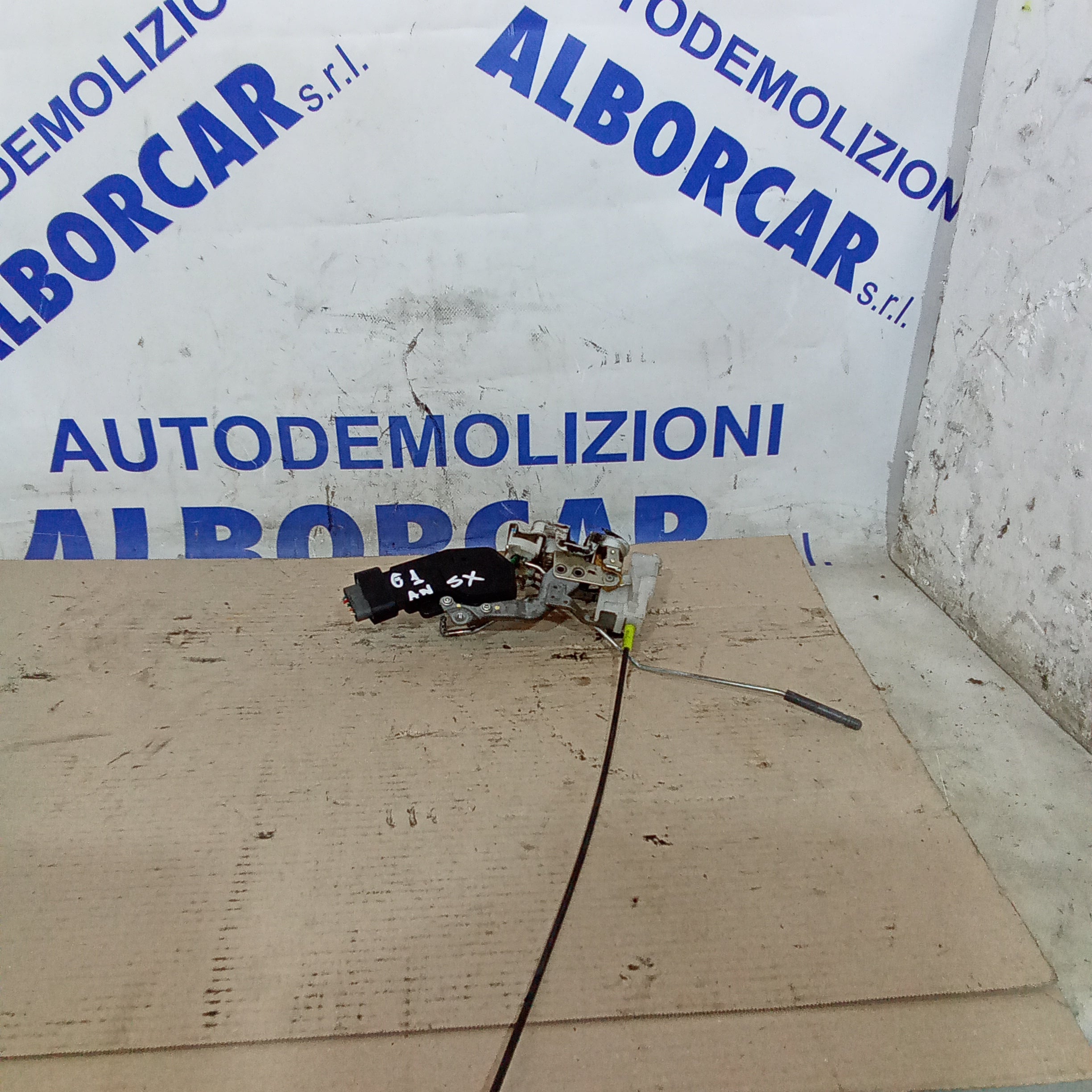 Serratura anteriore sinistra citroen C1 anno 2004