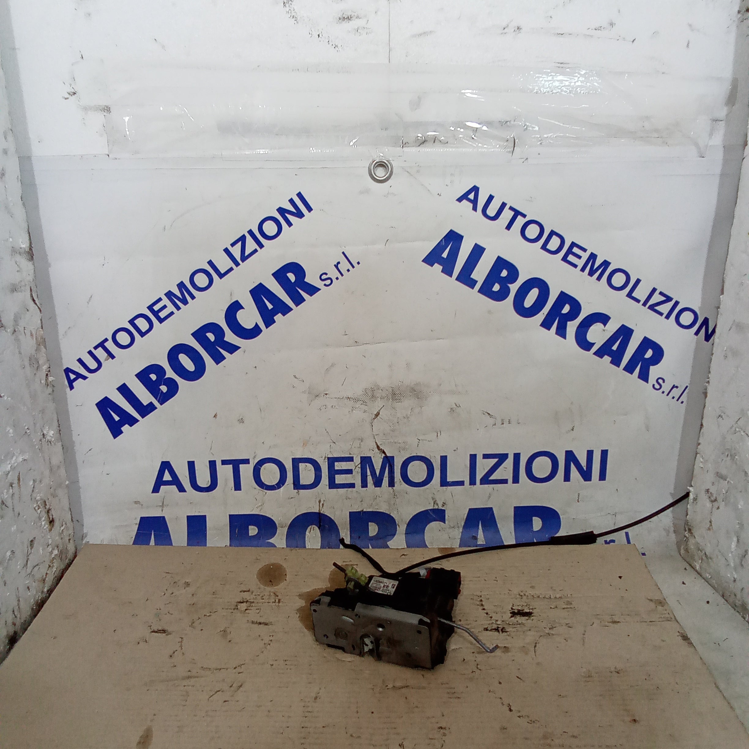 Serratura anteriore sinistra opel corsa anno 2013