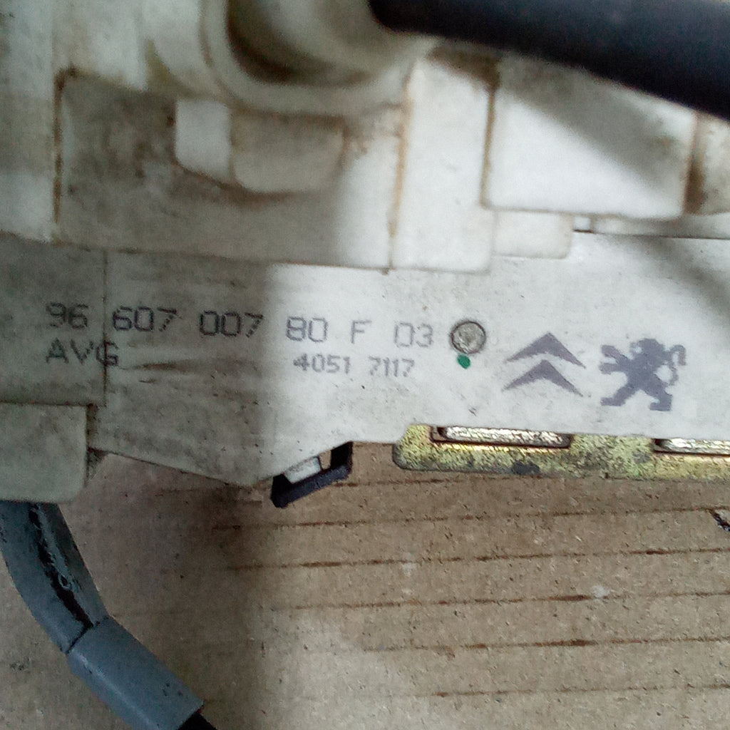 Serratura anteriore sinistra citroen C4 3 porte anno 2006