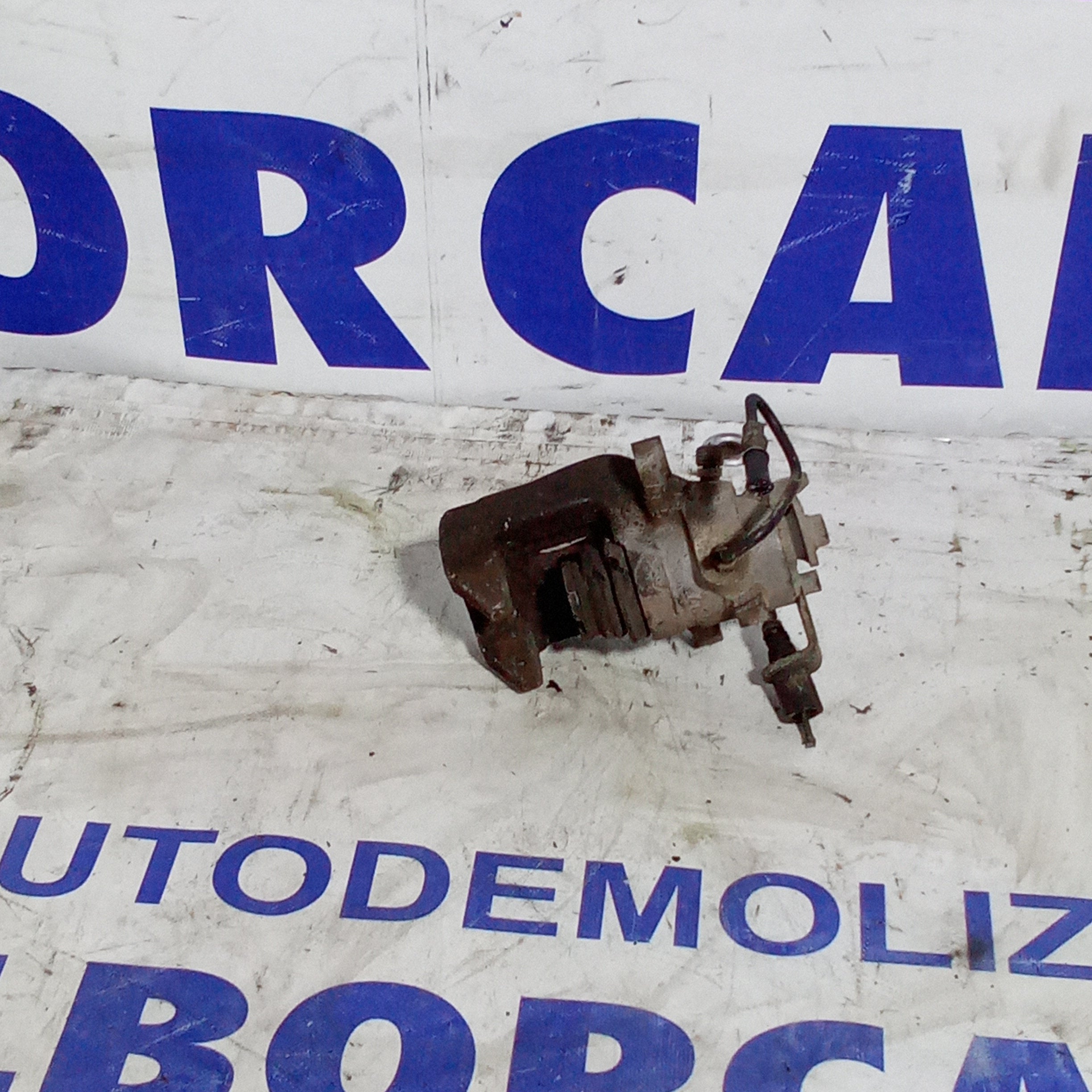 Pinza posteriore sinistra peugeot 307 1.6hdi anno 2003