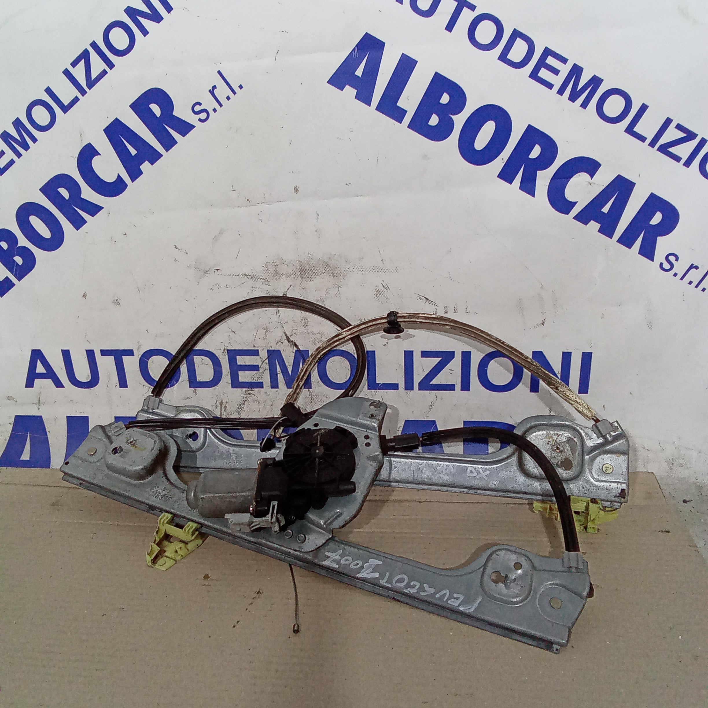 motor de elevalunas delantero derecho Peugeot 1007 año 2007