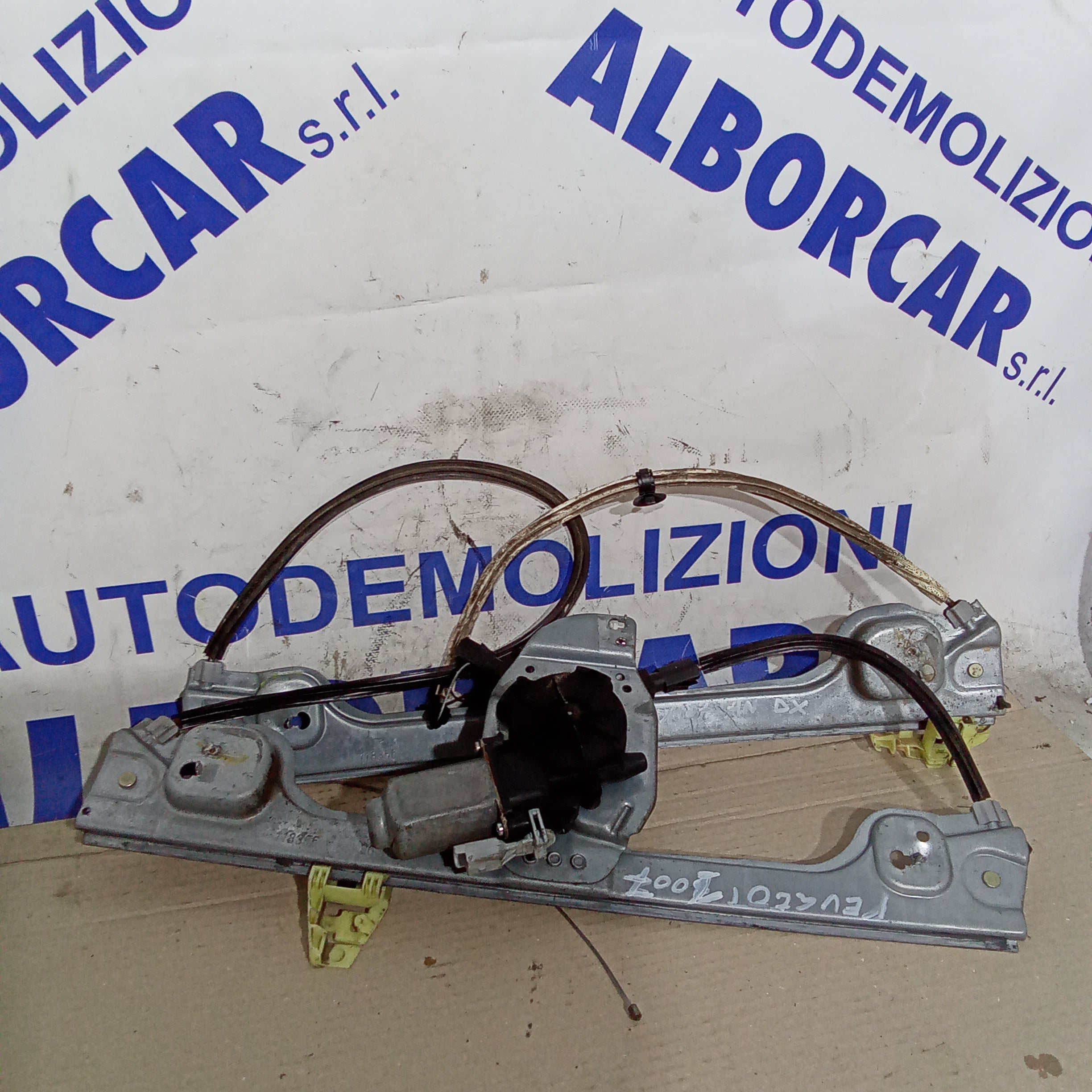 motor de elevalunas delantero derecho Peugeot 1007 año 2007