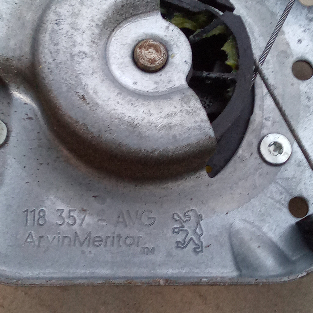 motorino alzavetri anteriore sinistro peugeot 1007 anno 2007