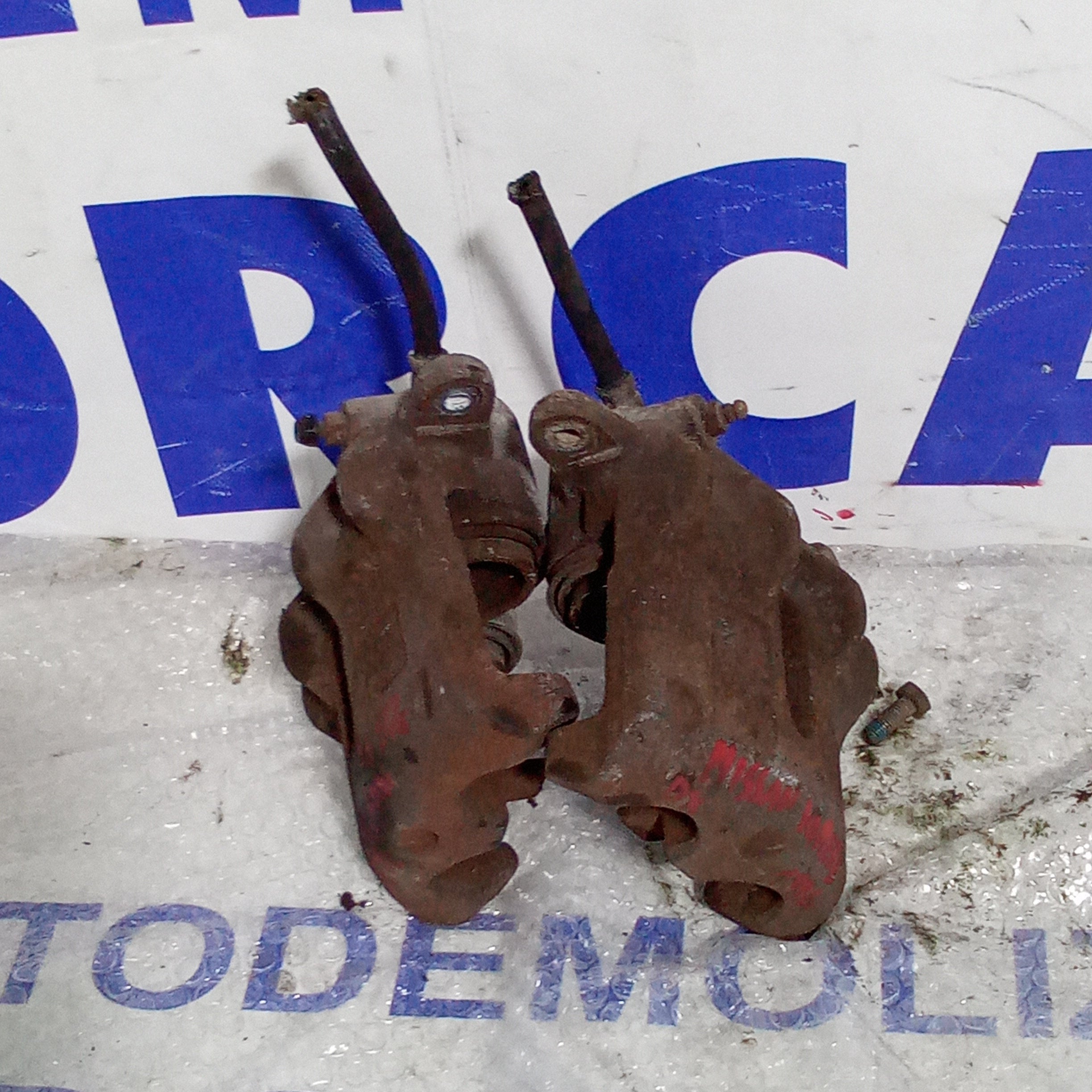 Coppia pinza freni anteriore nissan vanette 2.2 diesel anno 1996 vendibili anche singolarmente
