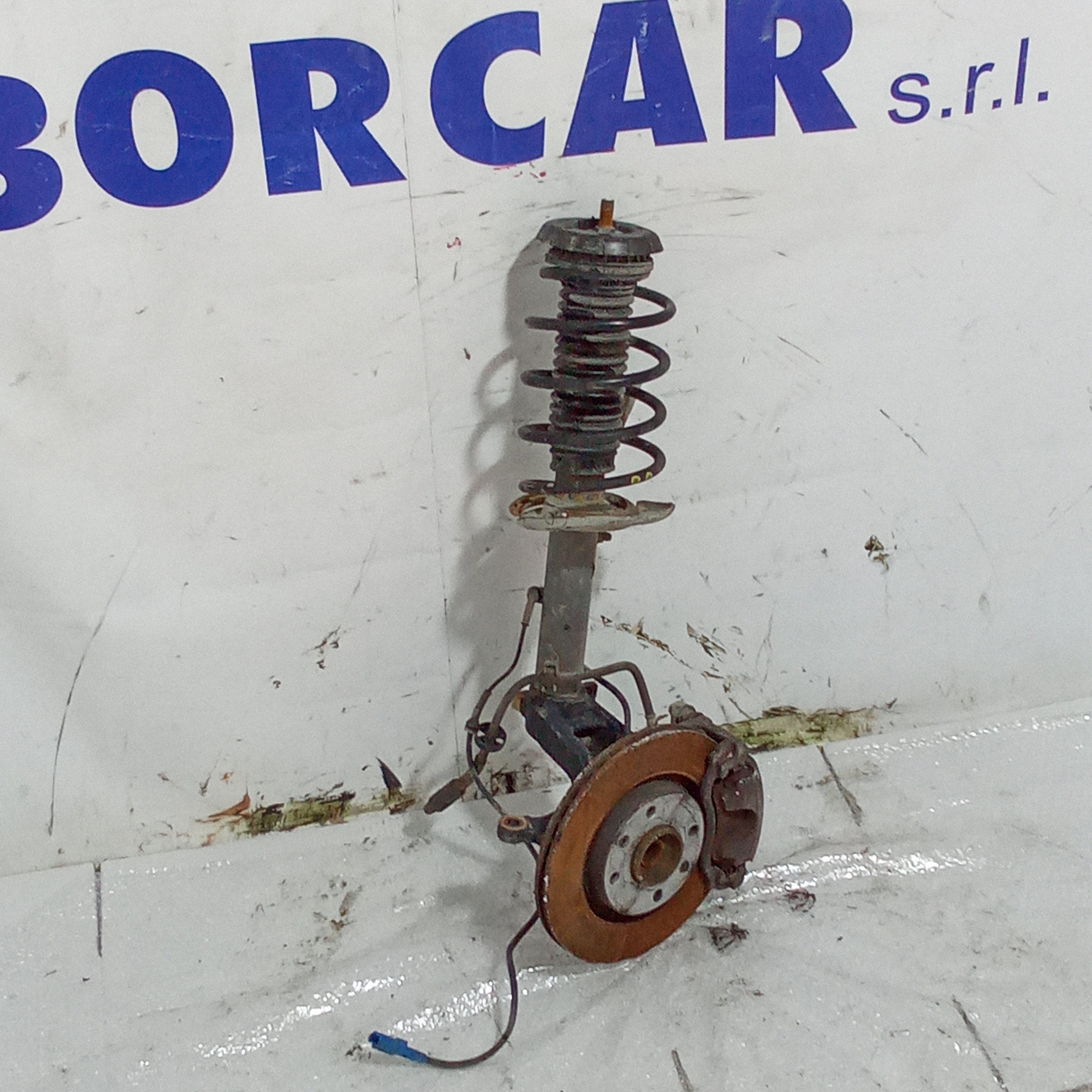 Left front steering knuckle Peugeot 208 1.6hdi year 2015