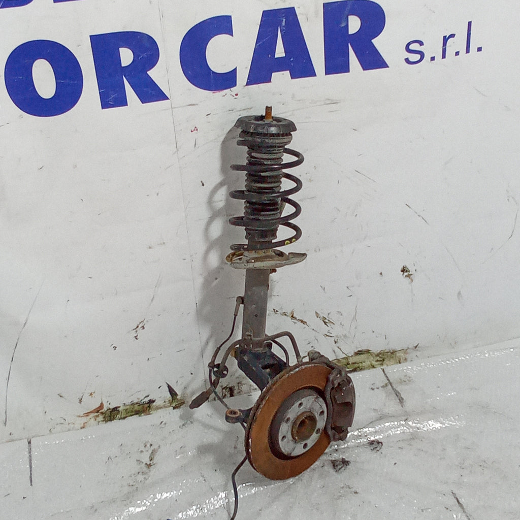Left front steering knuckle Peugeot 208 1.6hdi year 2015