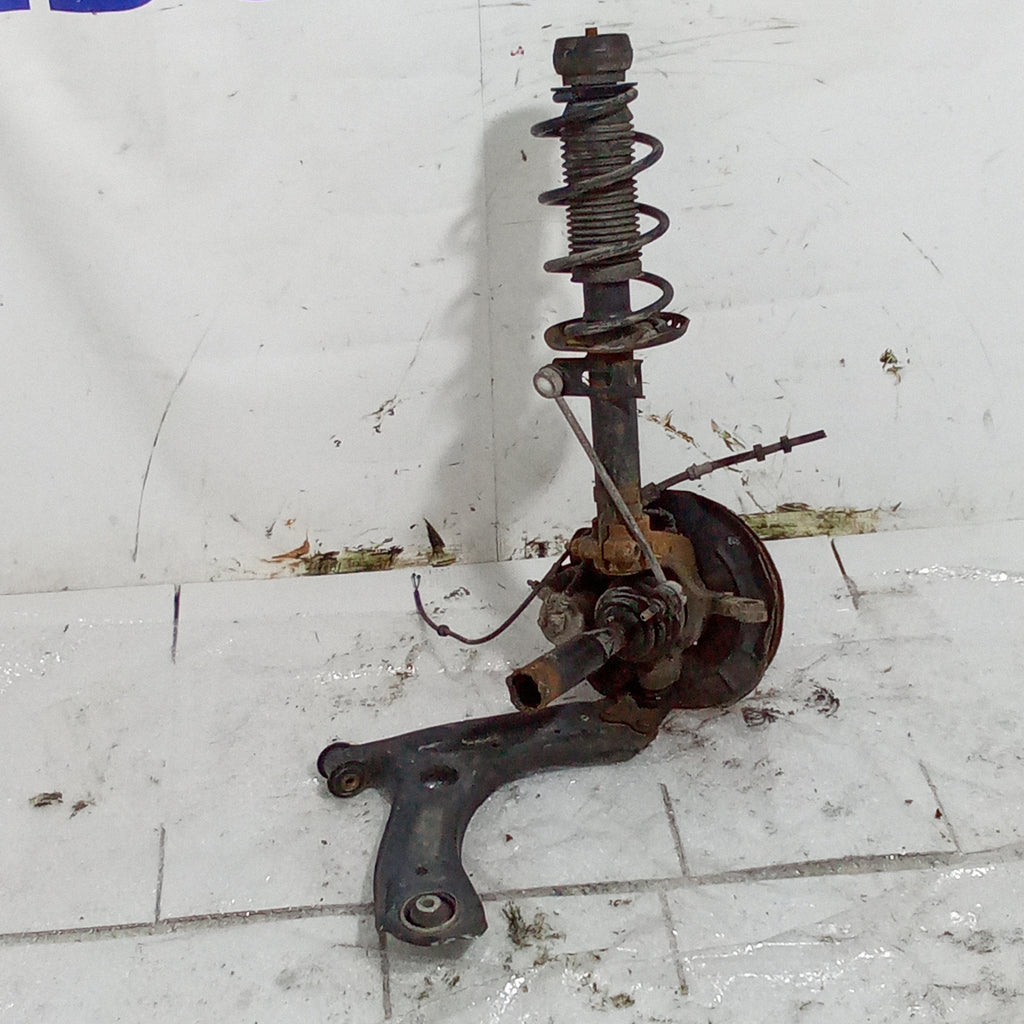 Mangueta delantera izquierda completa Seat Ibiza 1.4 gasolina año 2009