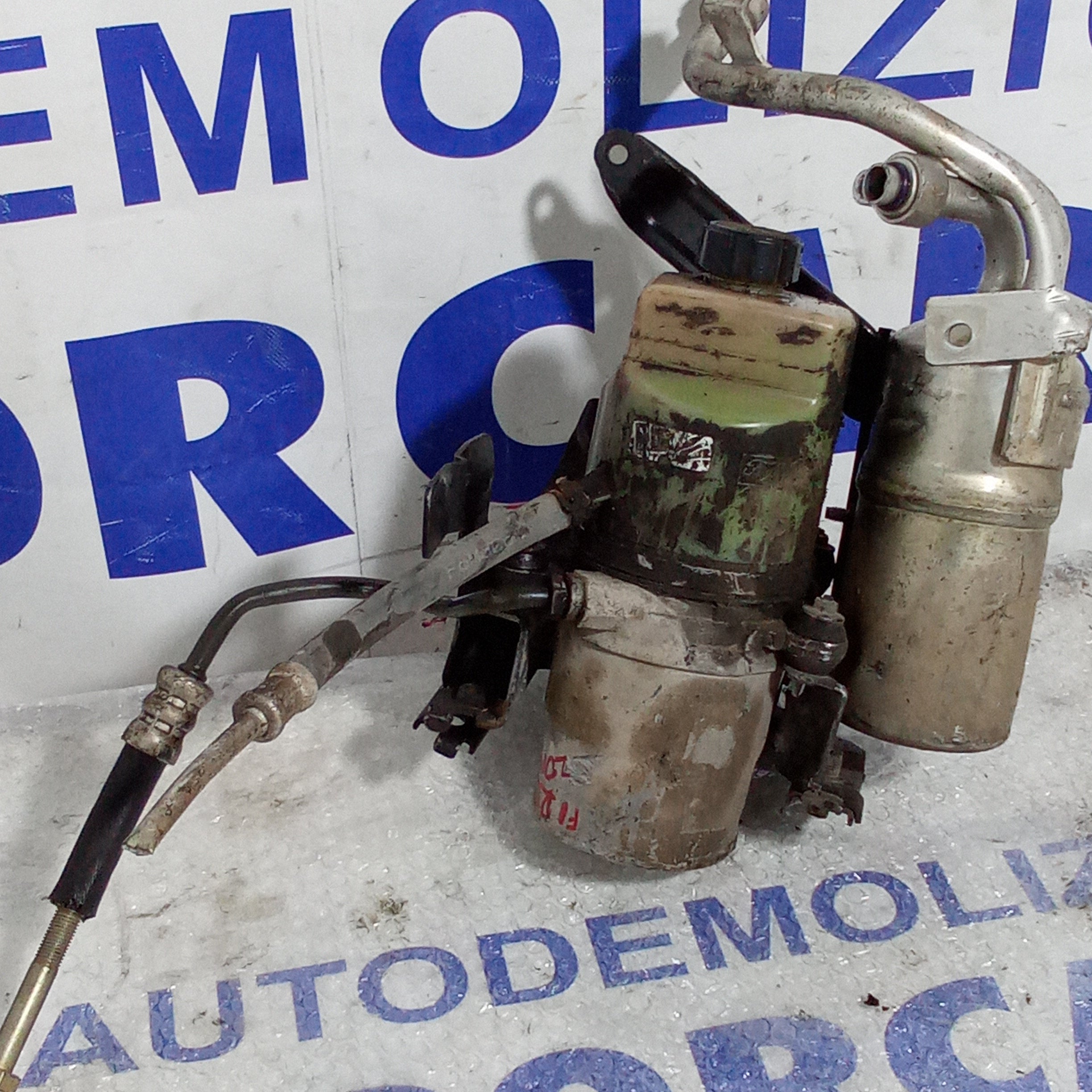 Power steering pump Ford C MAX 1.6tdci year 2006
