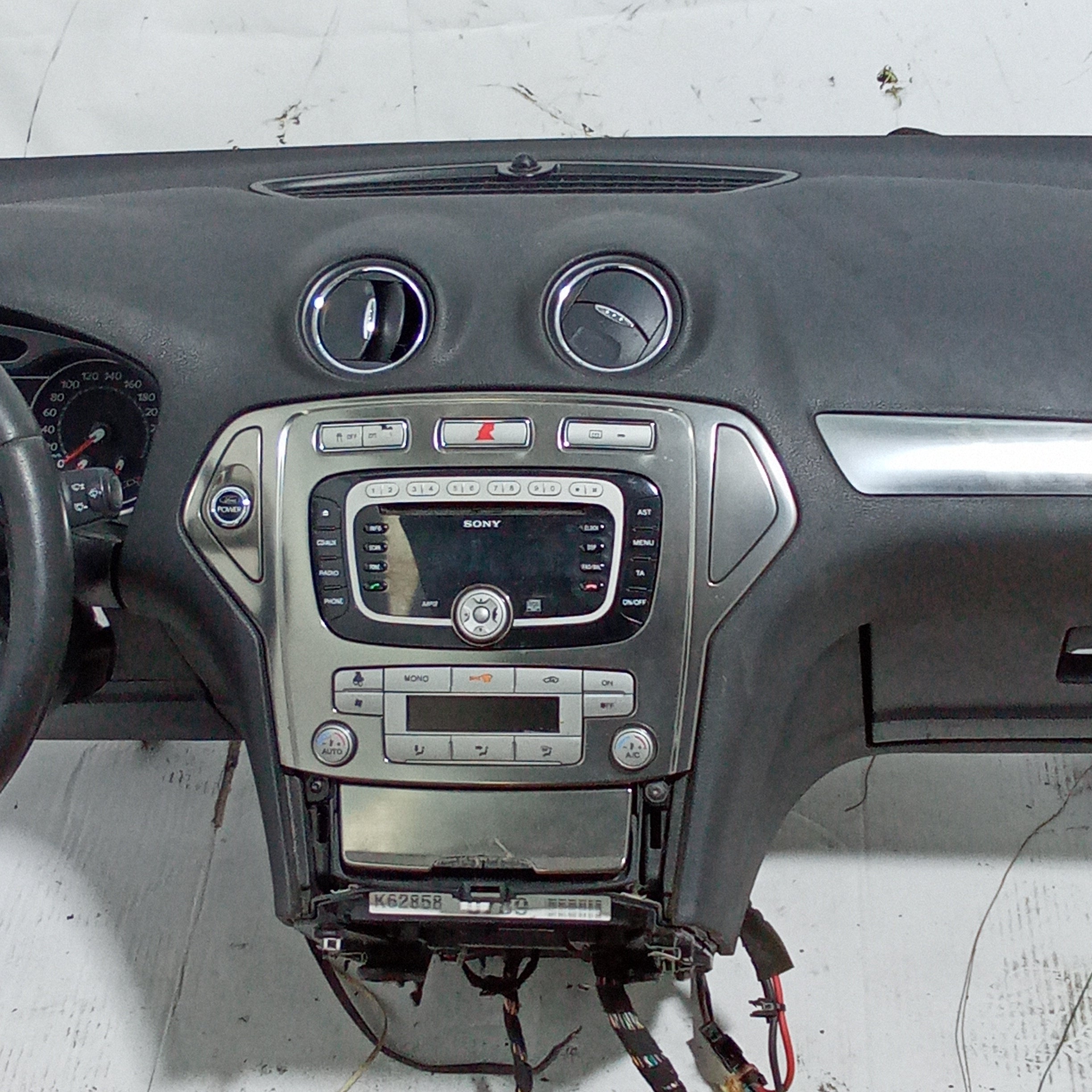 Complete dashboard Ford Mondeo 2.0tdci year 2008