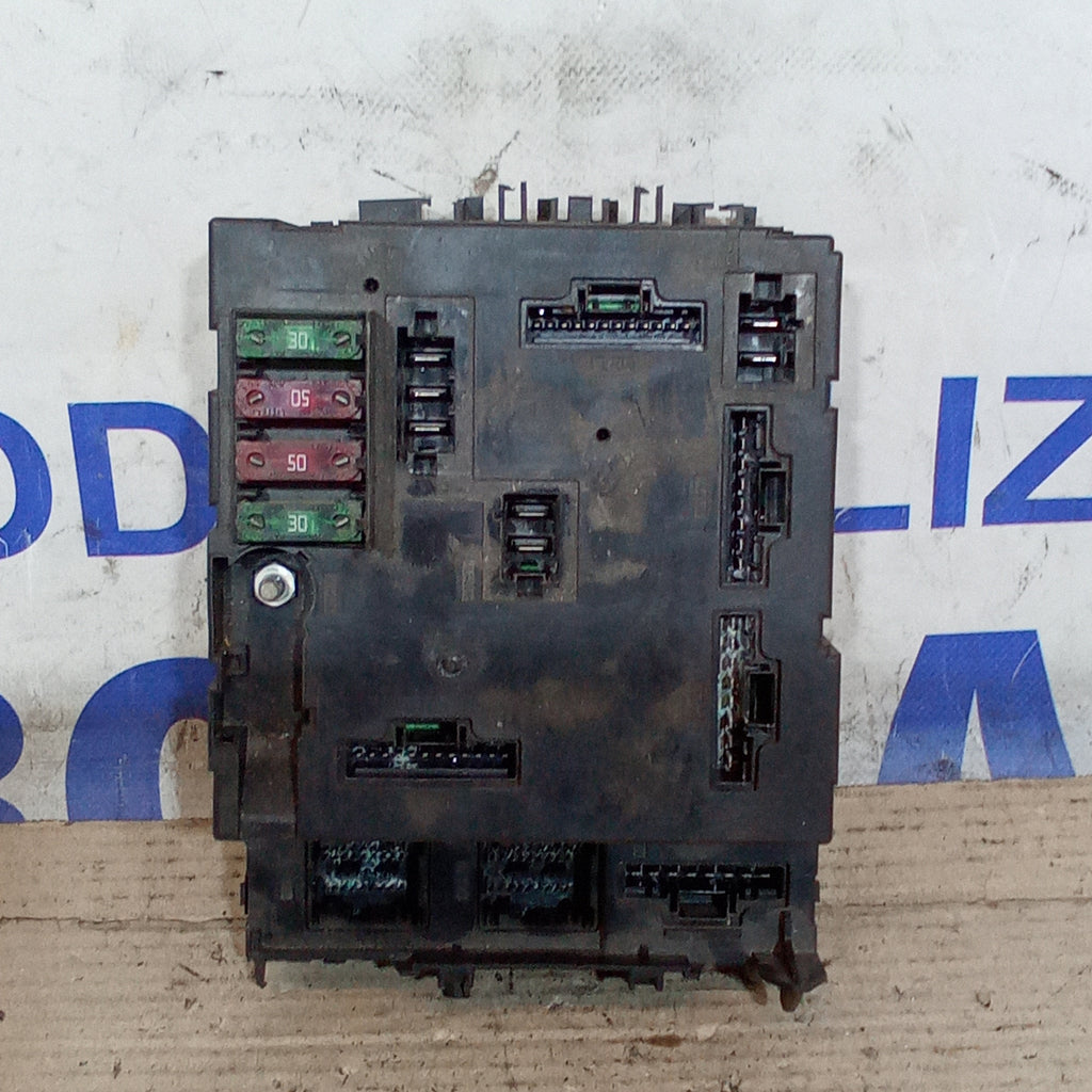 smart fortwo 450 petrol fuse box year 2005 code 0011868V013