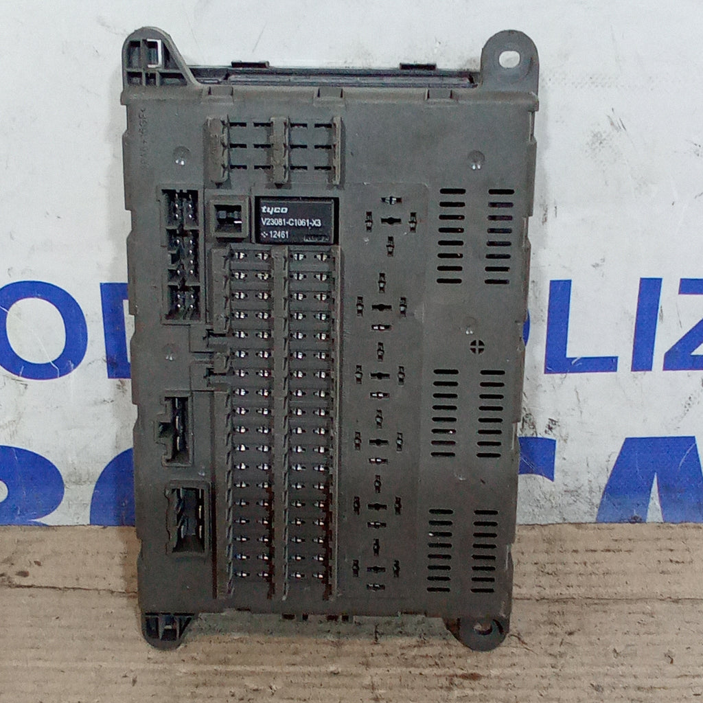 Unidad de control de la carrocería, caja de fusibles Land Rover Freelander 2.0 diésel año 2006