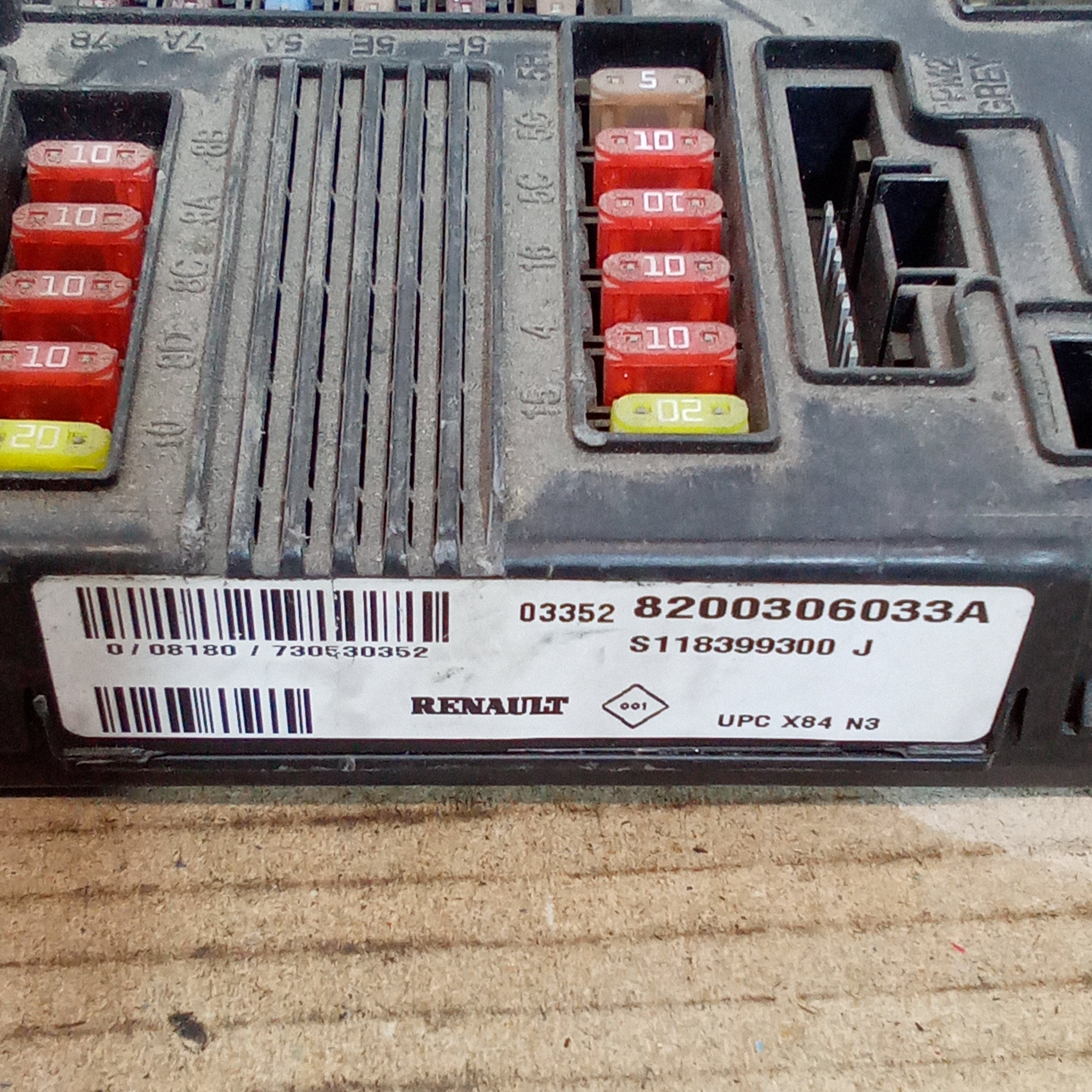 Body computer fuse box Renault Megane 1.5 cdti year 2001/2011