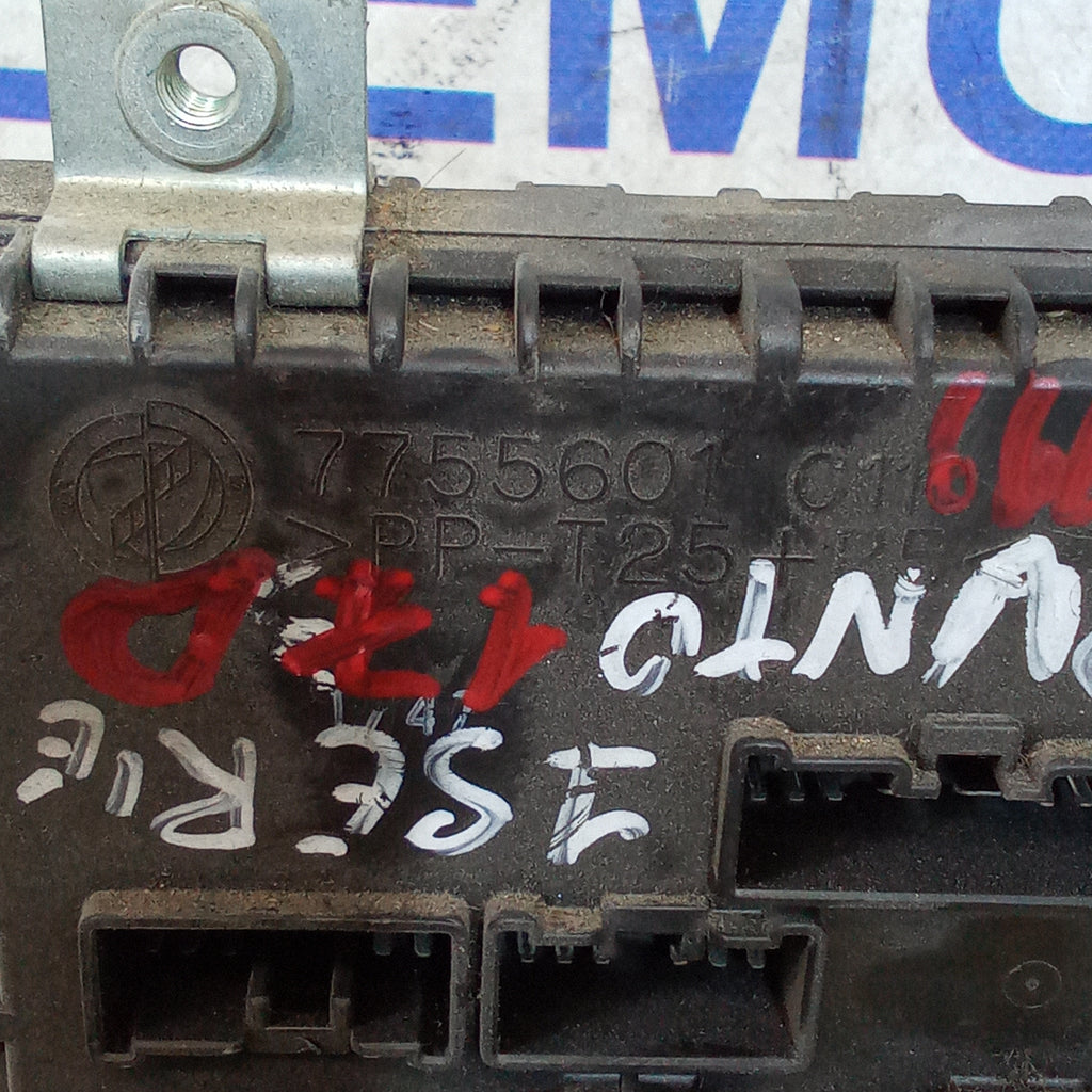 Centralita body computer caja portafusibles Fiat Punto 1.7 TD año 1999