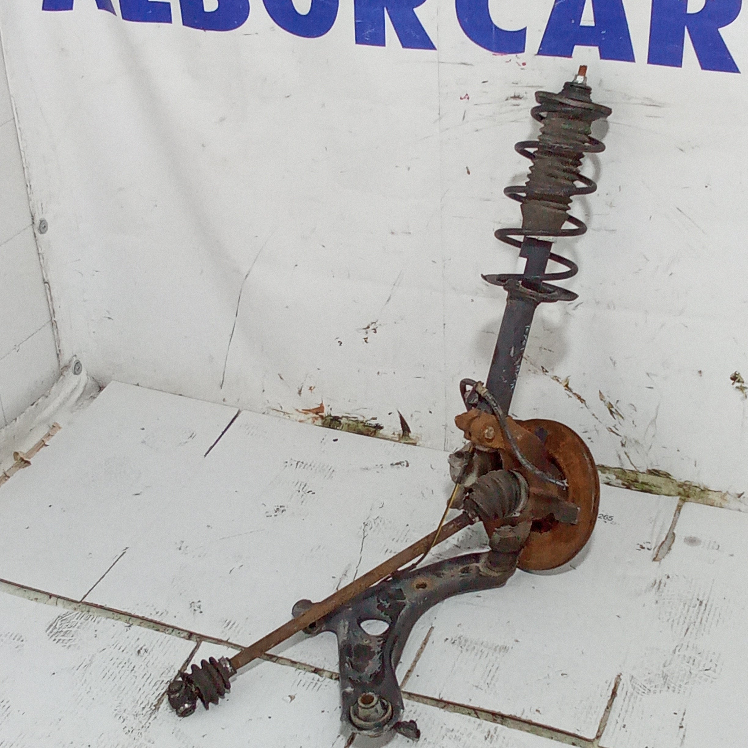 Complete front right stub axle Toyota Aygo 1.0 petrol year 2007