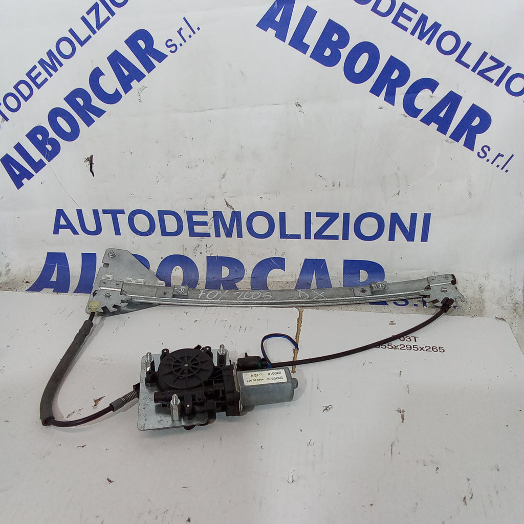 Motor elevalunas delantero derecho Volkswagen Fox año 2005