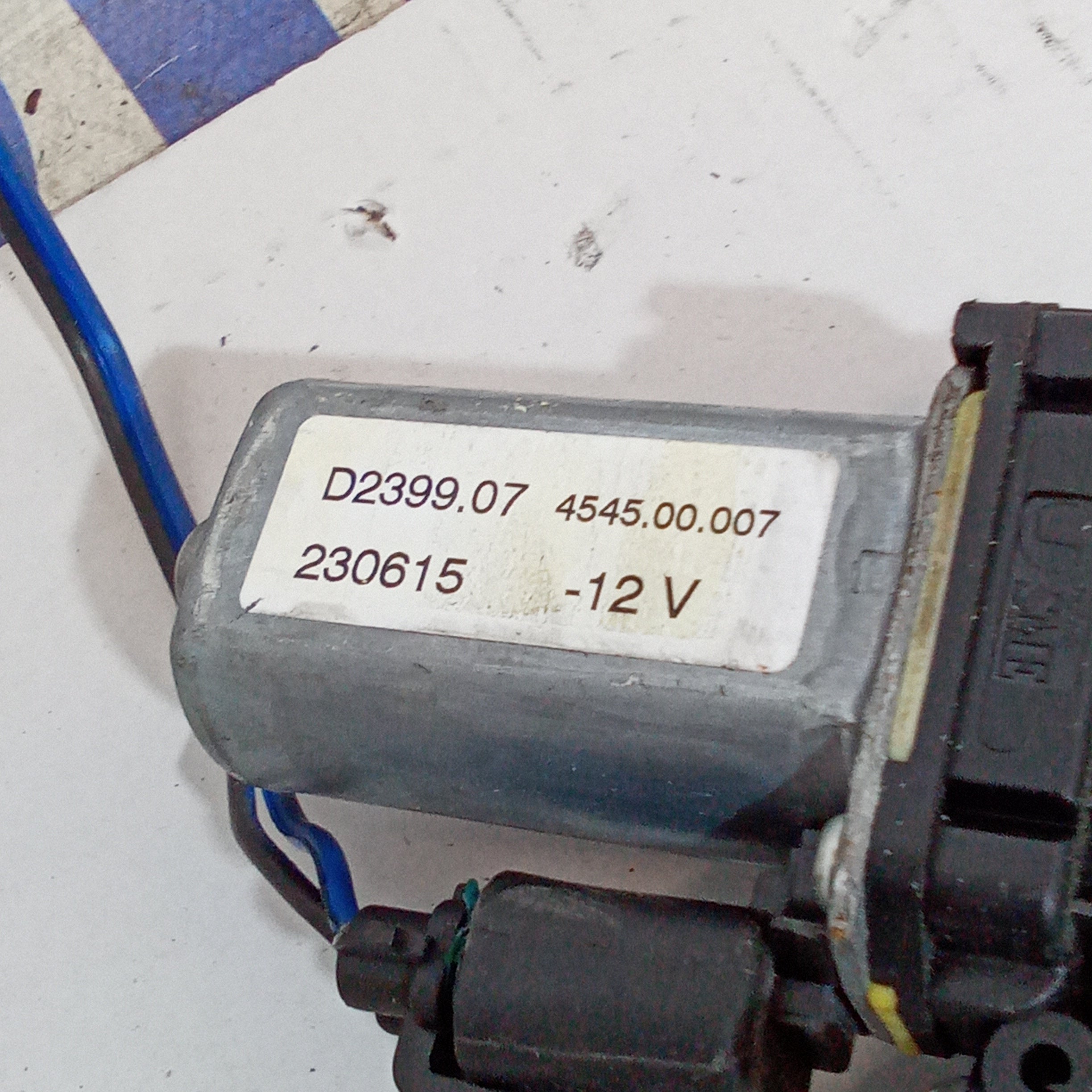 Motor elevalunas delantero derecho Volkswagen Fox año 2005
