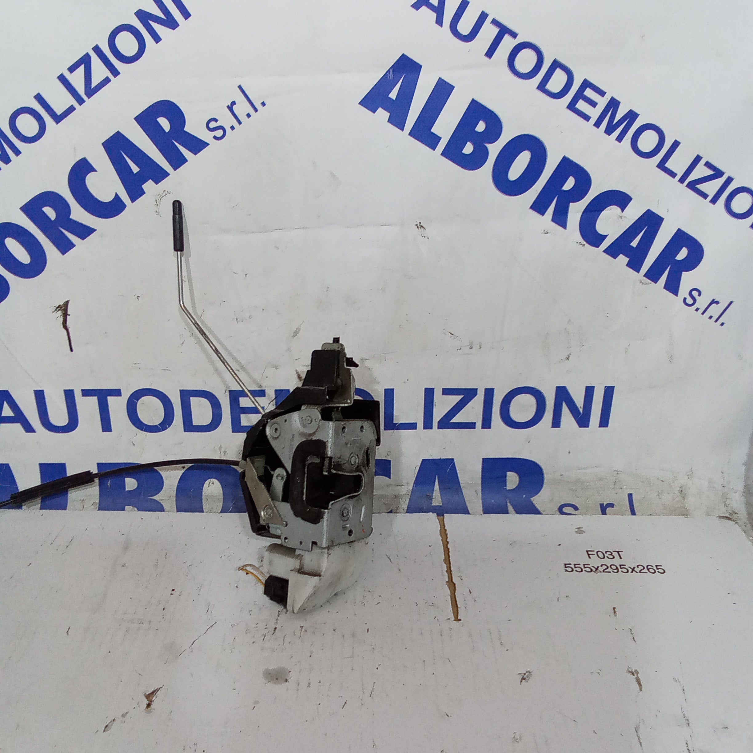 Serratura anteriore destra volkswagen fox anno 2005