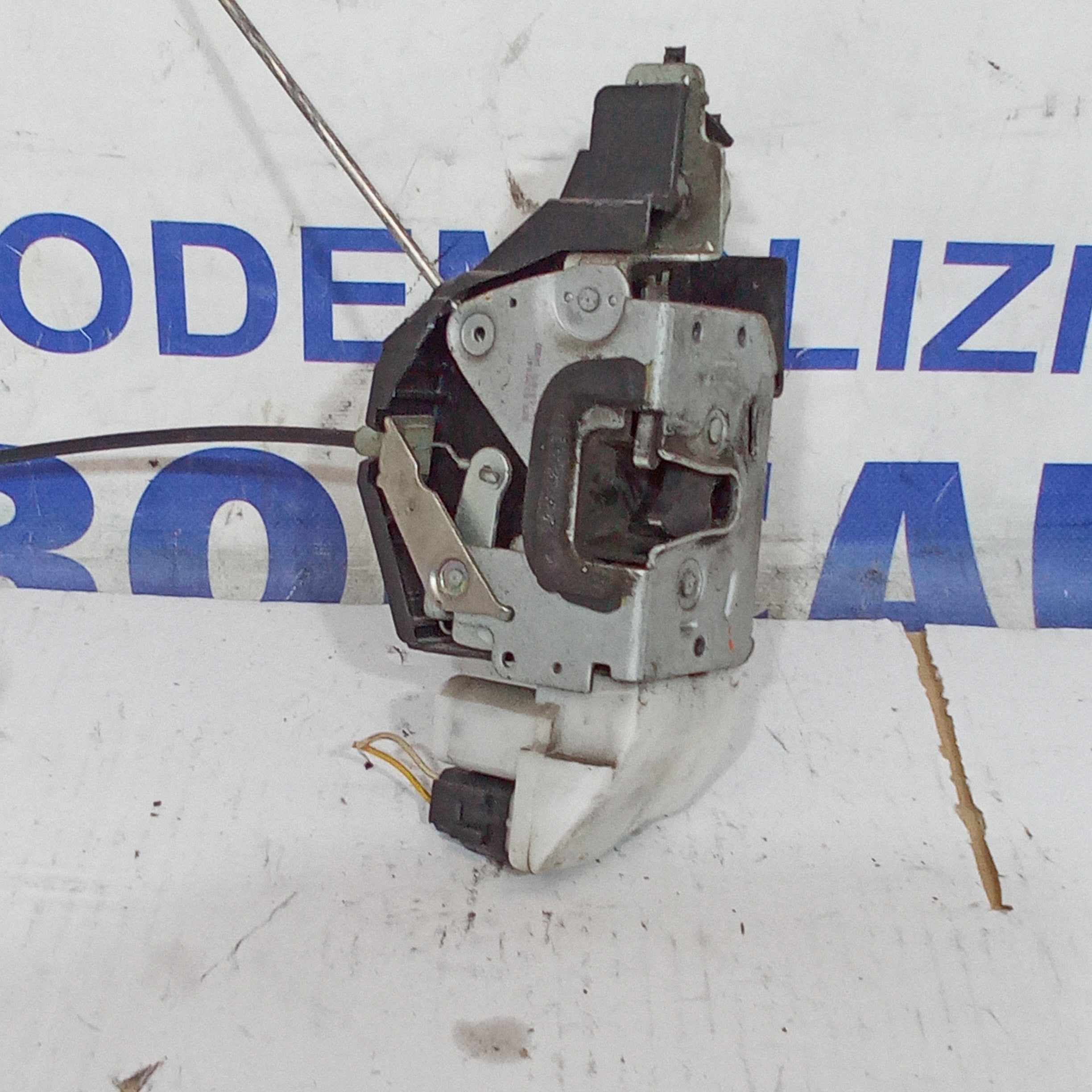 Serratura anteriore destra volkswagen fox anno 2005
