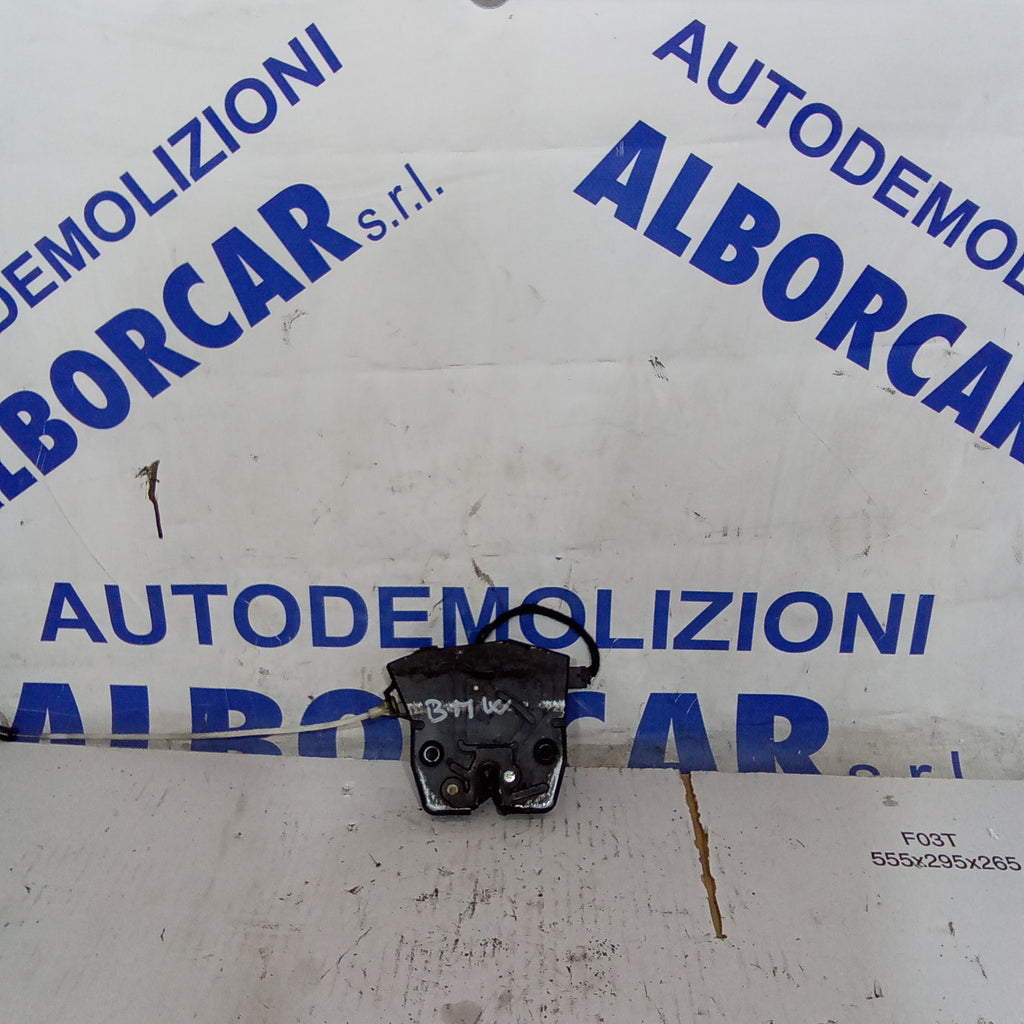 Serratura cofano baule bmw 320d anno 2007