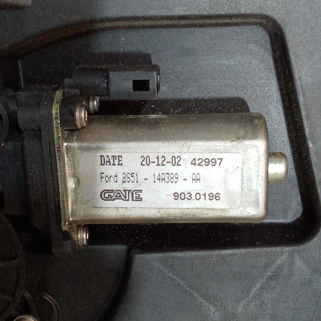 Motor elevalunas delantero izquierdo completo Ford Fiesta 3 puertas año 2002